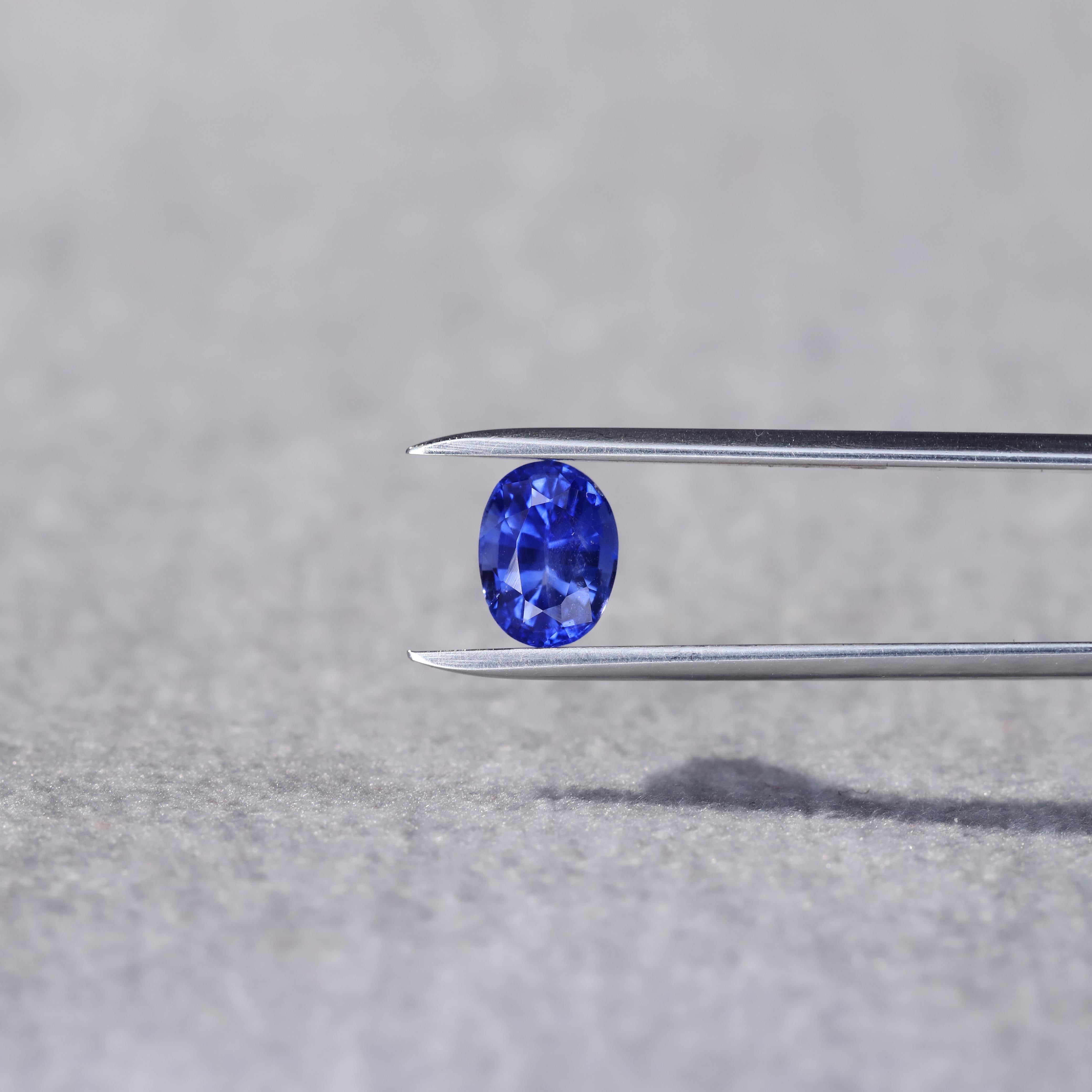 Women's 2.15 Carat Unheated Vivid Blue Natural Sapphire Loose Gemstone from Ceylon For Sale