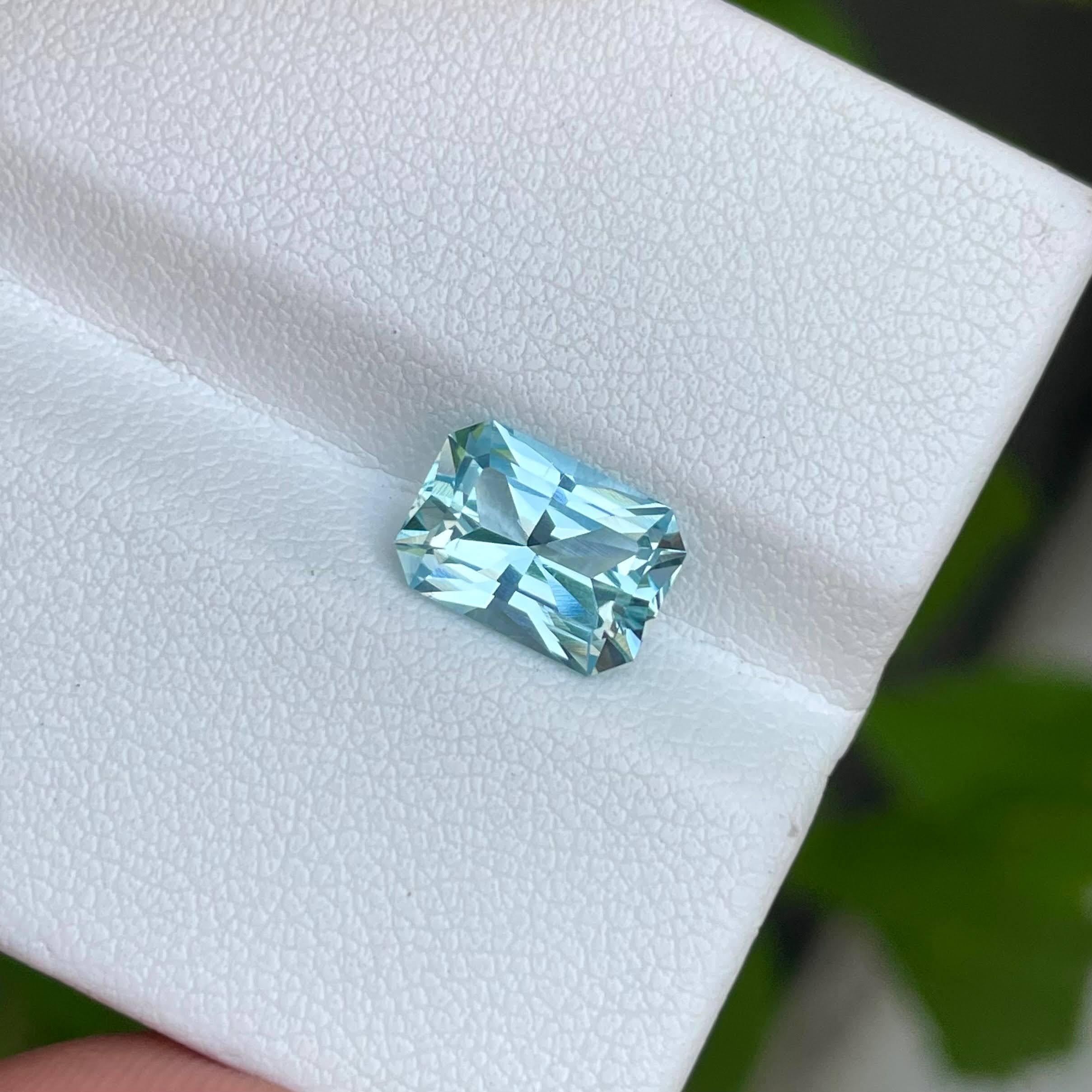 2.15 carats Aquamarine Stone Custom Precision Cut Natural Nigerian Gemstone In New Condition For Sale In Bangkok, TH