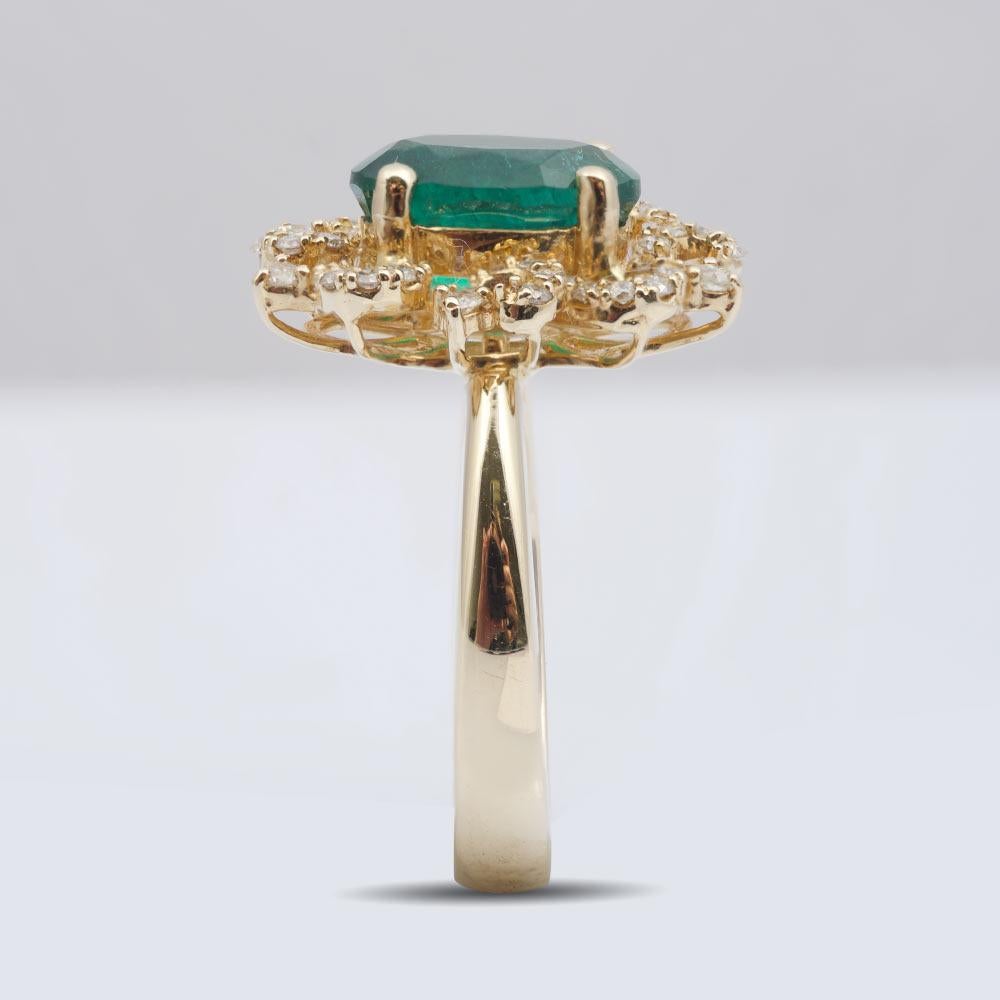 Mixed Cut 2.15 Carats Emerald Diamonds set in 14K Yellow Gold Ring For Sale