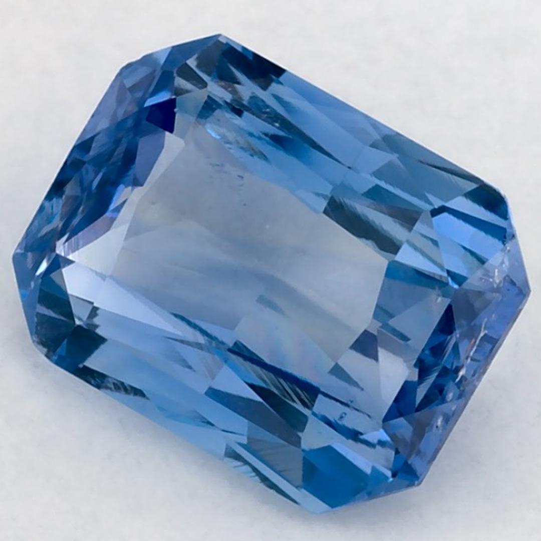 Dieser natürliche blaue Saphir bietet Eleganz und Raffinesse. Mit seinem anmutigen Farbton, seiner Klarheit und seinem natürlichen Charakter ist dieser Saphir eine ausgezeichnete Wahl für die Herstellung von maßgeschneiderten Schmuckstücken wie