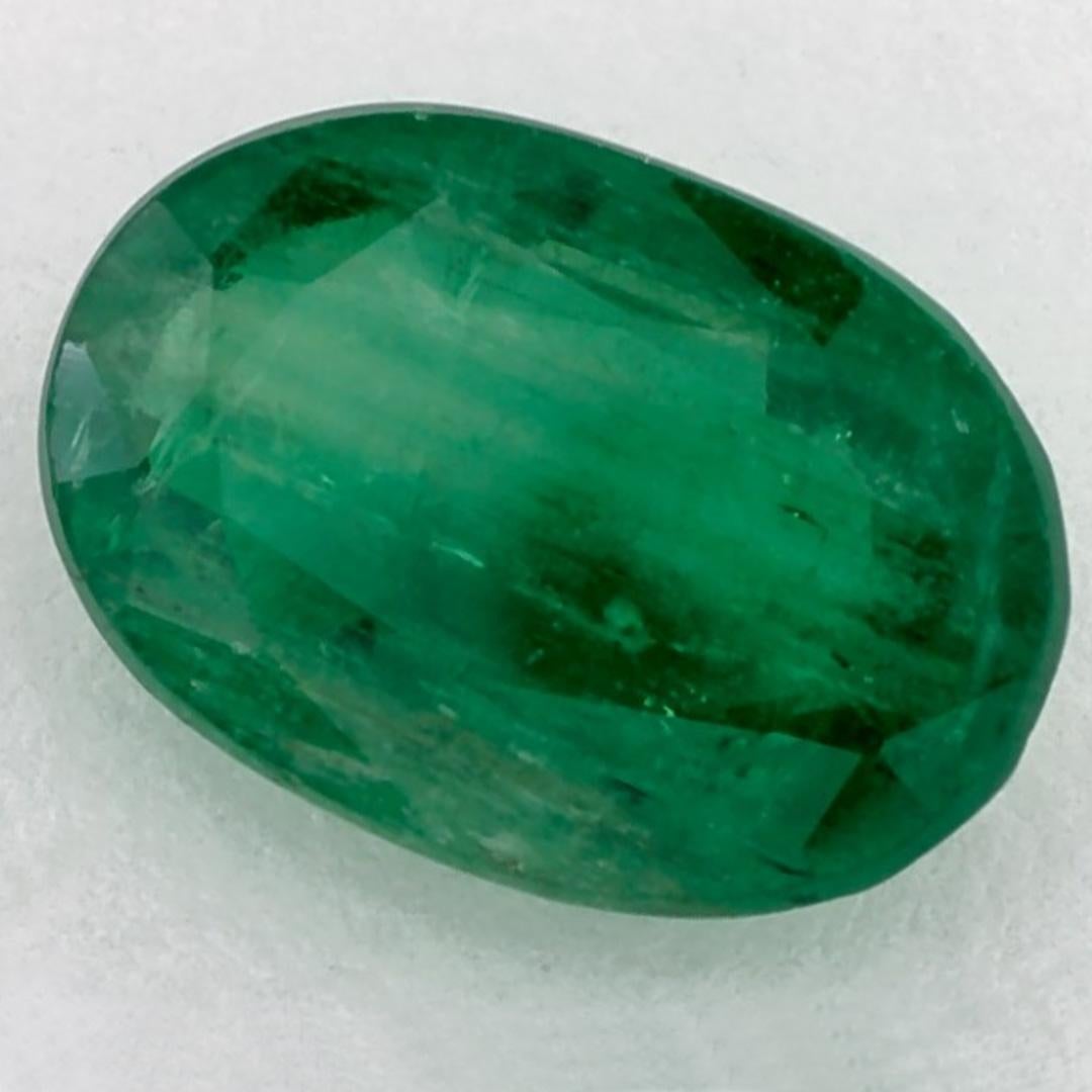 Con una vibrante tonalità di colore verde, la pietra natale di maggio è un simbolo della rinnovata crescita primaverile. 

Esplora la vivace collezione di smeraldi, rubini e zaffiri nel nostro negozio, disponibili come gemme sciolte e abbinabili