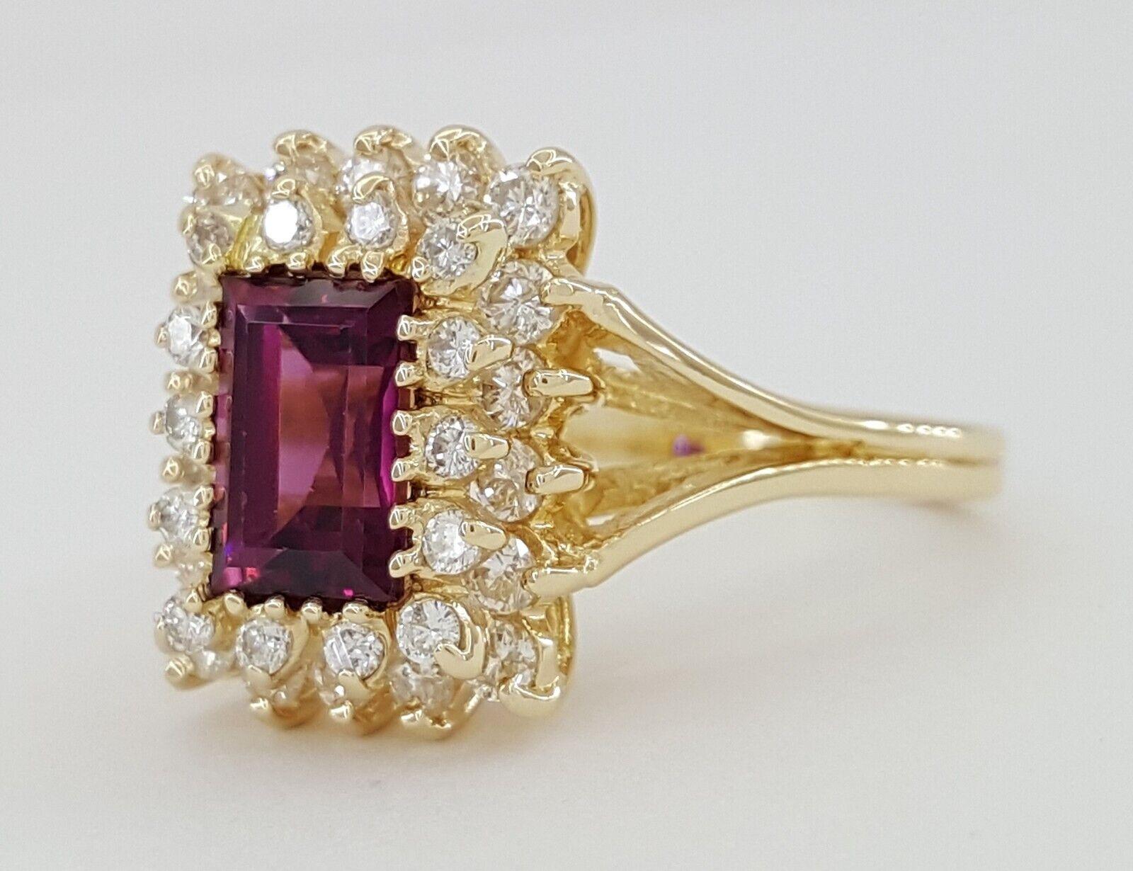 Contemporary 2.15 ct Total Weight Baguette Cut Garnet & Round Brilliant Cut Diamond Ring For Sale