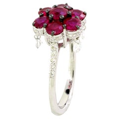 Anello con 2,15 carati di rubino e 0,62 carati di diamante bianco