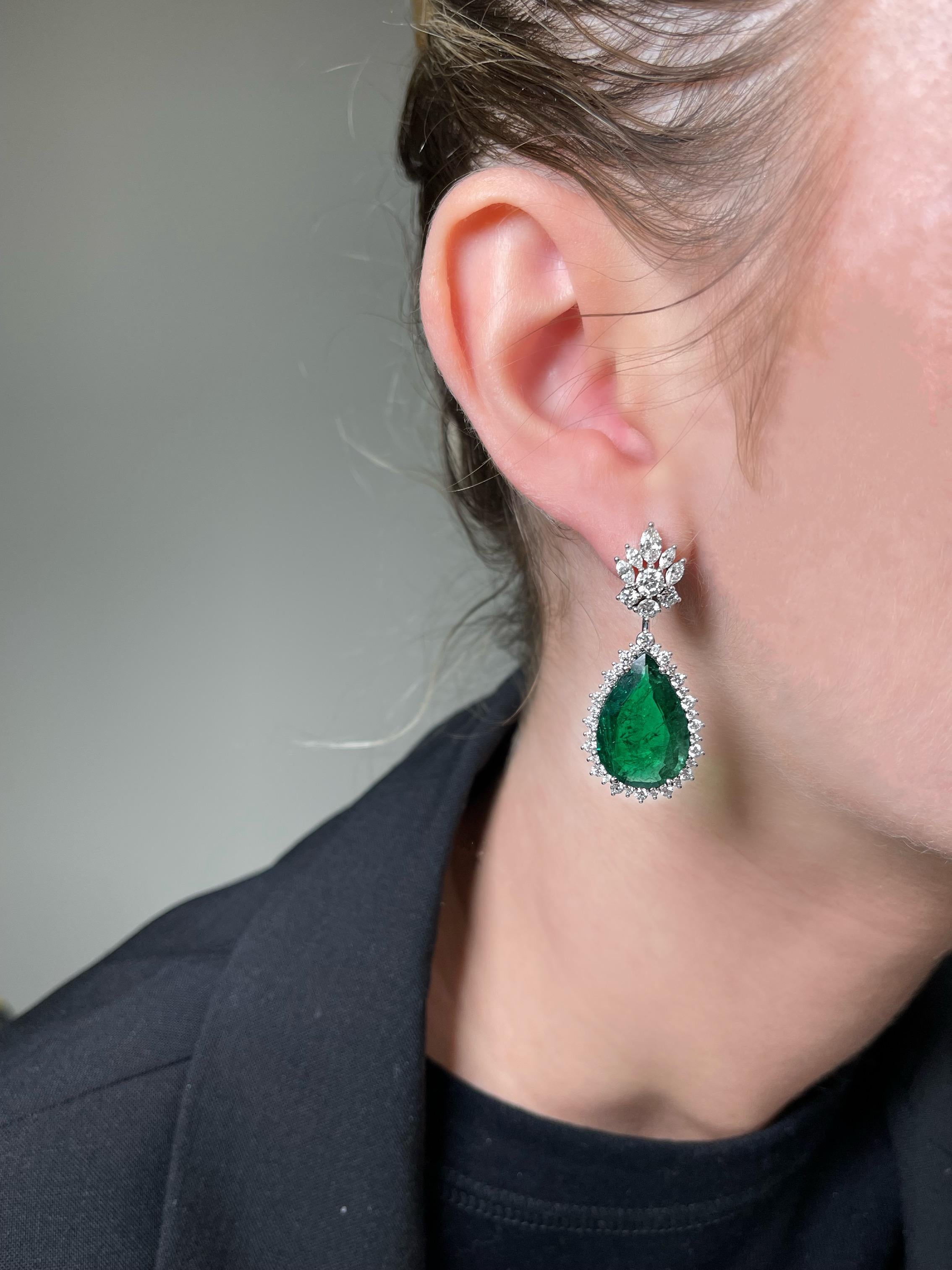 Women's 21.50 Carat Vivid Emerald & Diamond Drop Earrings GRS Certified, 18k White Gold. For Sale