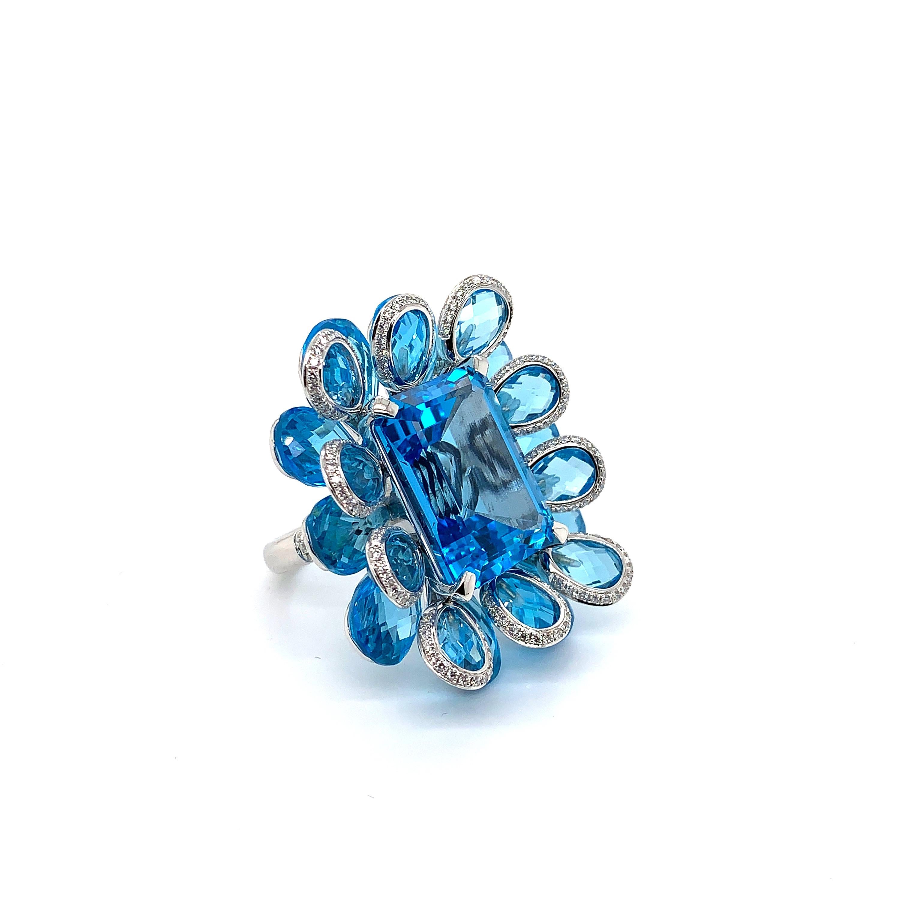 21.5 Carat Blue Topaz and Diamond Floral Ring in 18 Karat White Gold In New Condition For Sale In Hong Kong, HK