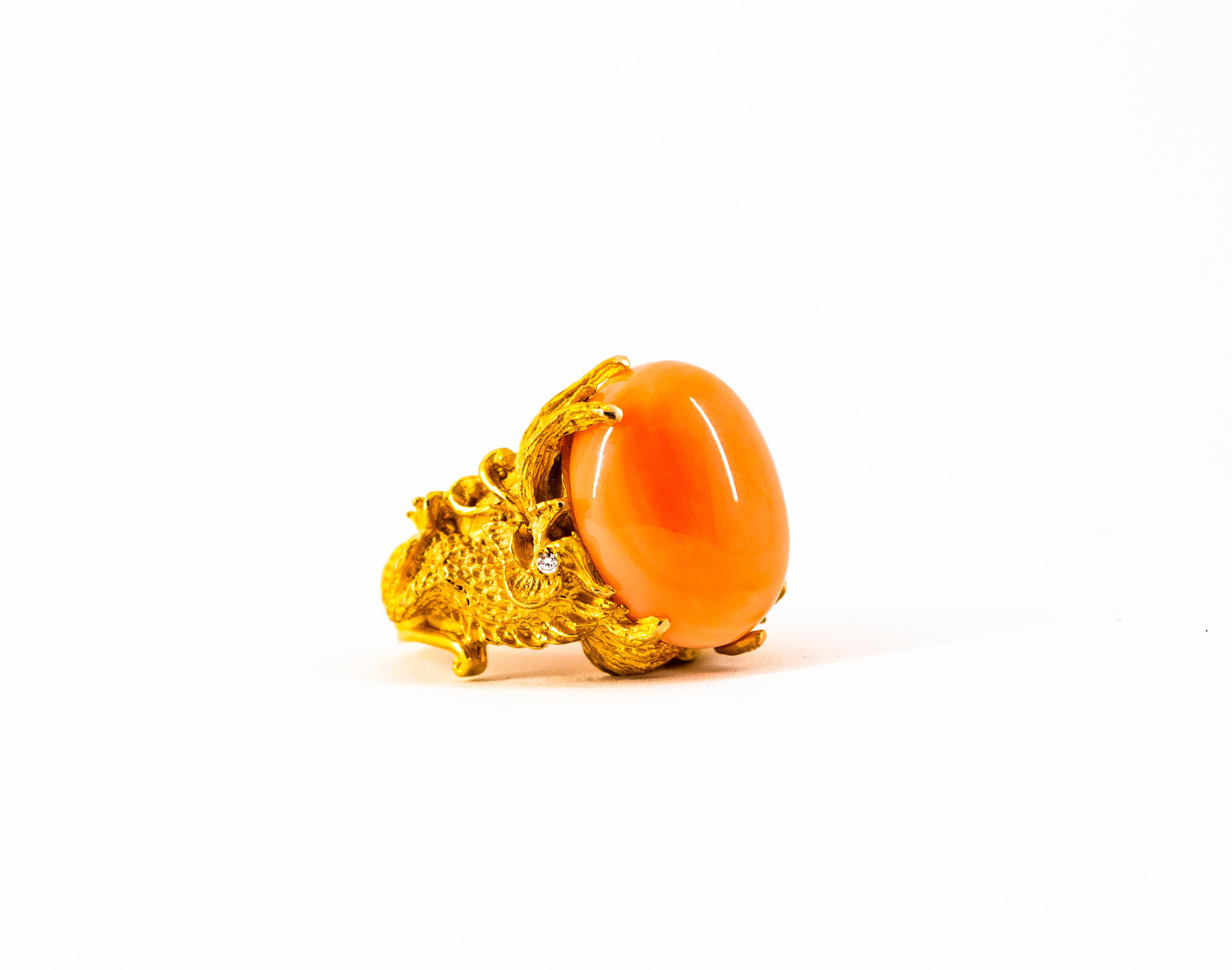 21,52 Karat Cabochon Pink Coral Weißer Diamant Gelbgold Drachen Cocktail Ring im Angebot 8