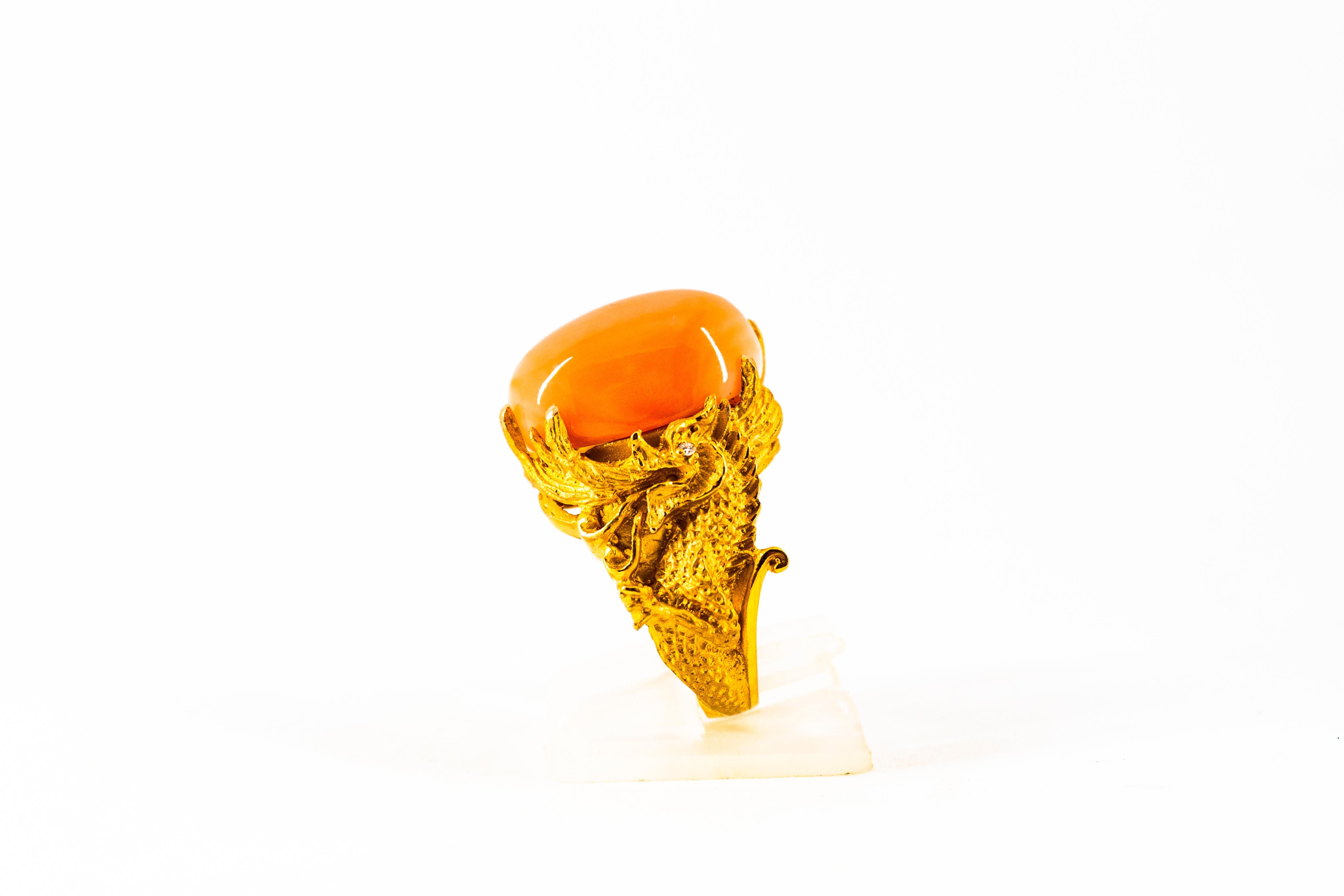 21,52 Karat Cabochon Pink Coral Weißer Diamant Gelbgold Drachen Cocktail Ring im Zustand „Neu“ im Angebot in Naples, IT