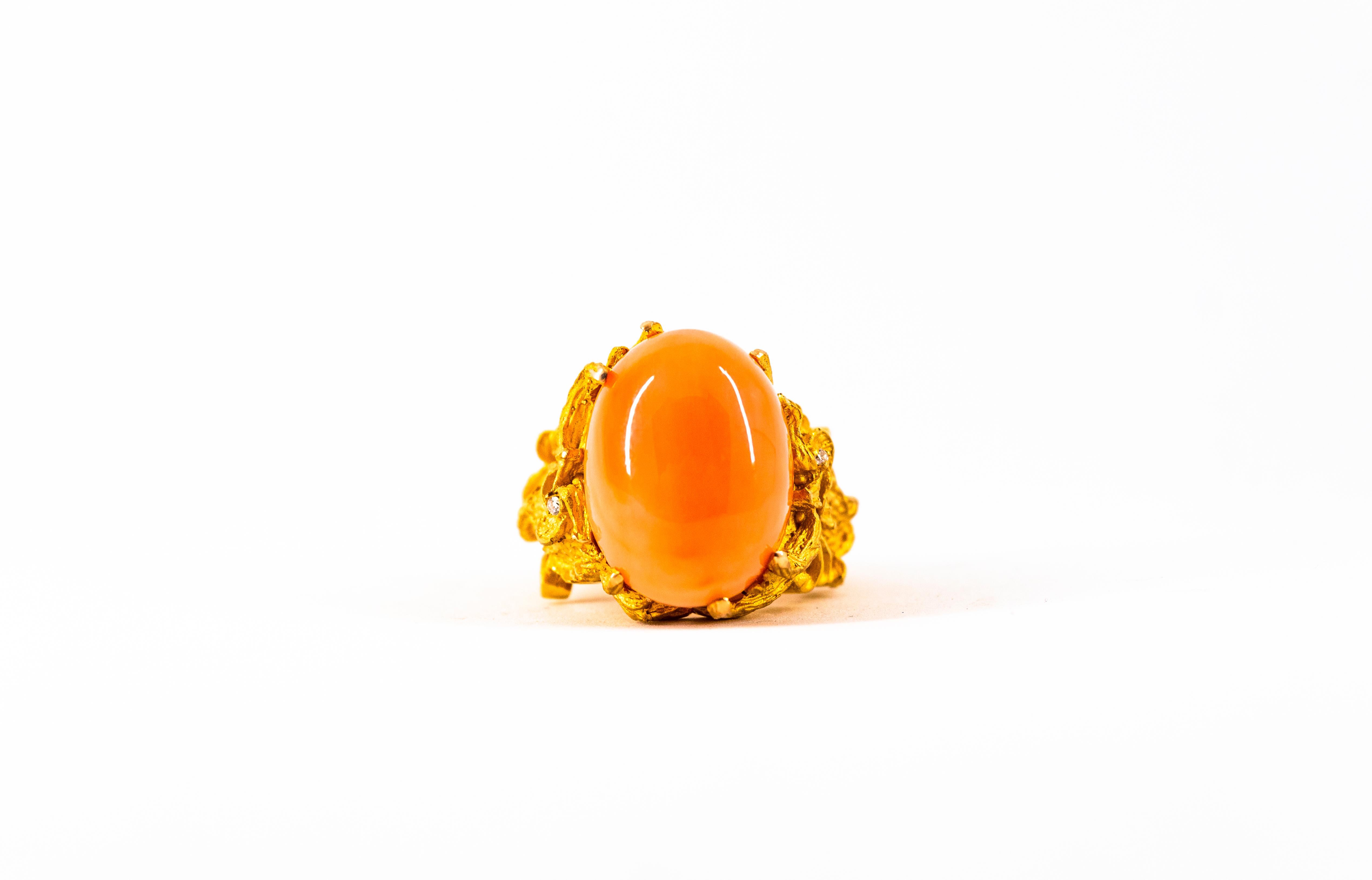 21,52 Karat Cabochon Pink Coral Weißer Diamant Gelbgold Drachen Cocktail Ring im Angebot 4