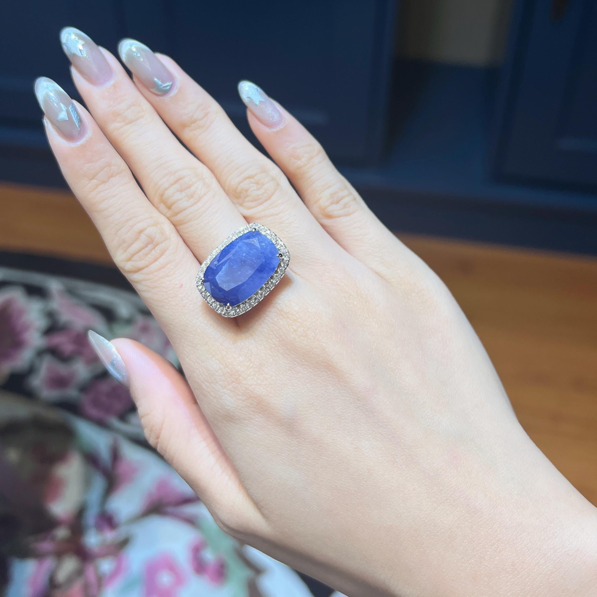 Women's or Men's 21.52 Carat 