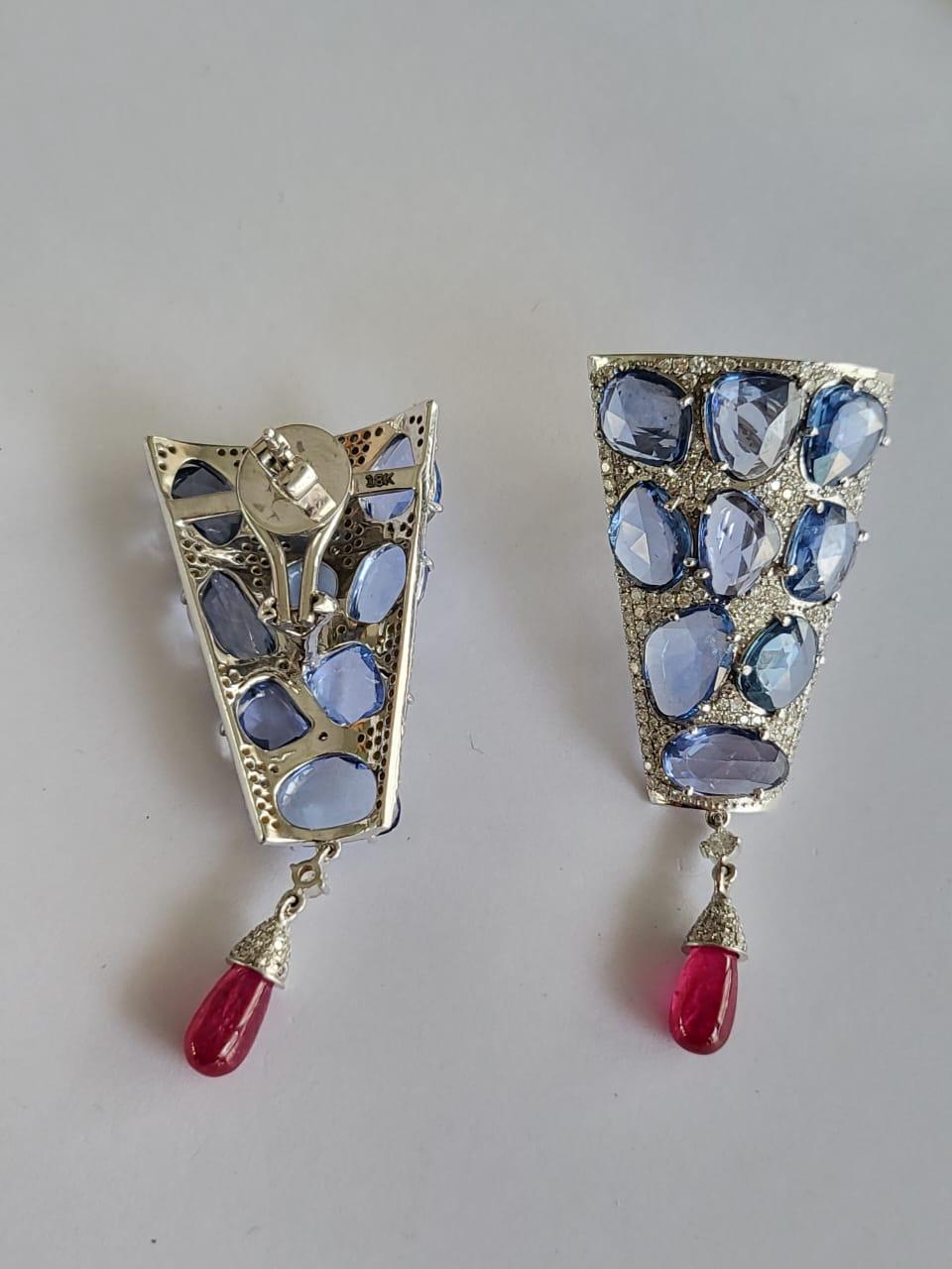 21.56 Carats Ceylon Blue Sapphire Rose Cuts, Ruby & Diamond Drop Dangle Earrings In New Condition For Sale In Hong Kong, HK
