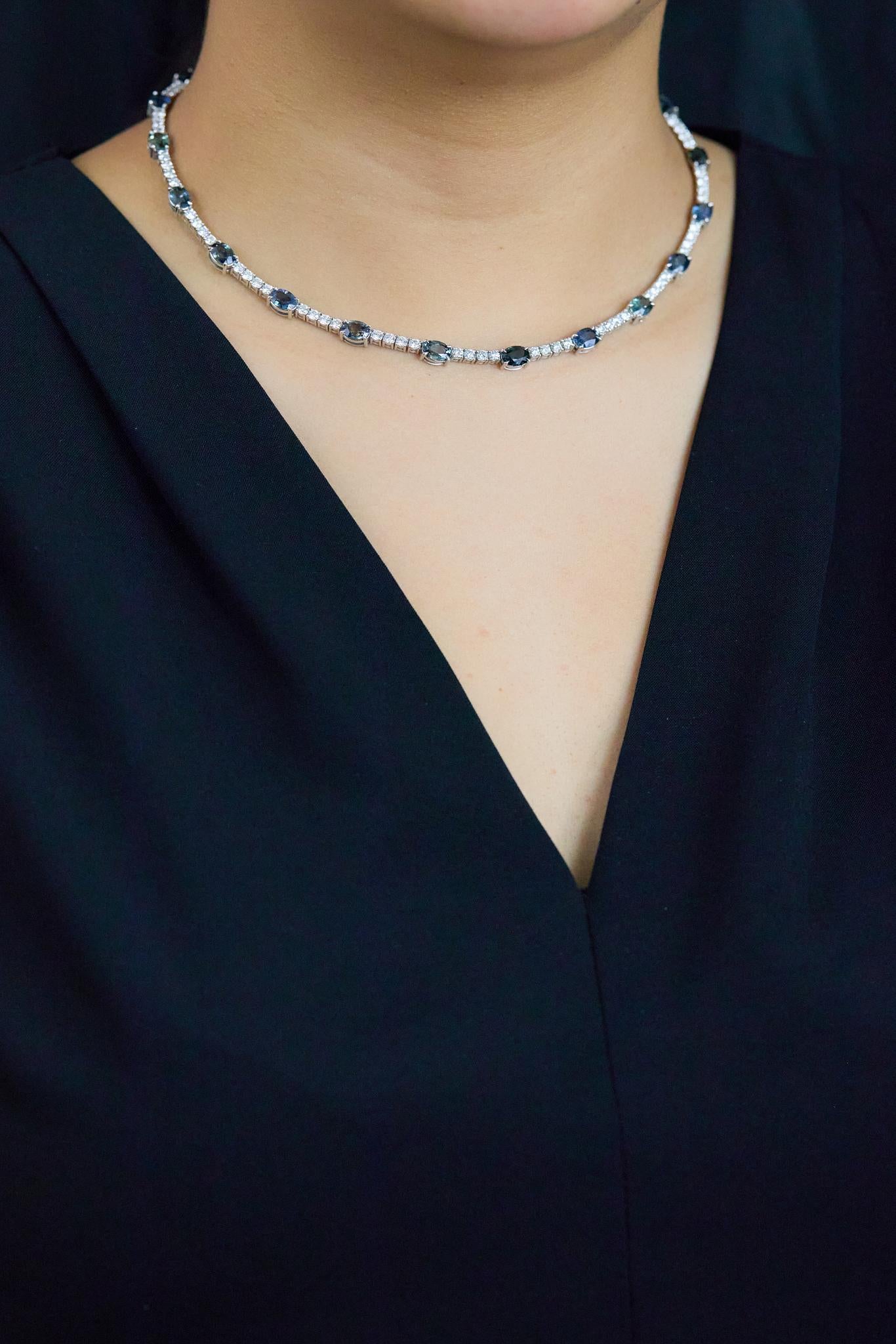 Collar Tenis de Zafiro Azul Teal y Diamantes de Oro Blanco de 21,59 Quilates en Nuevo estado para la venta en New York, NY