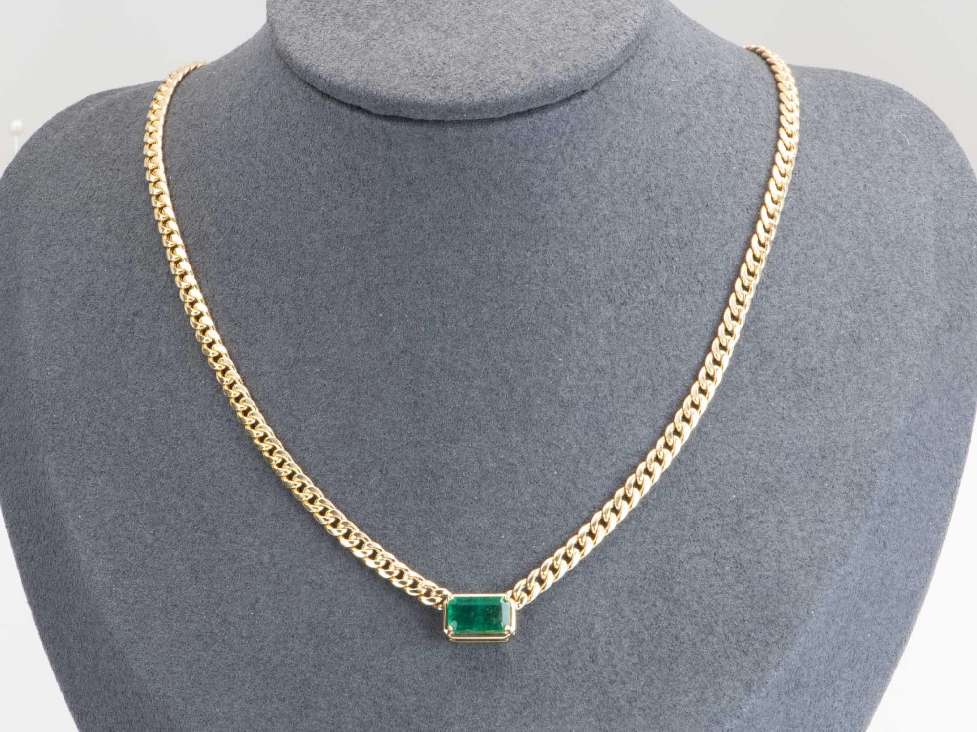   This stunning 2.15ct Emerald Choker Necklace will have heads turning. The perfect complement to any outfit, this fashionable designer piece is crafted from 14K gold, featuring a show-stopping east west set emerald set on a gorgeous Miami Cuban