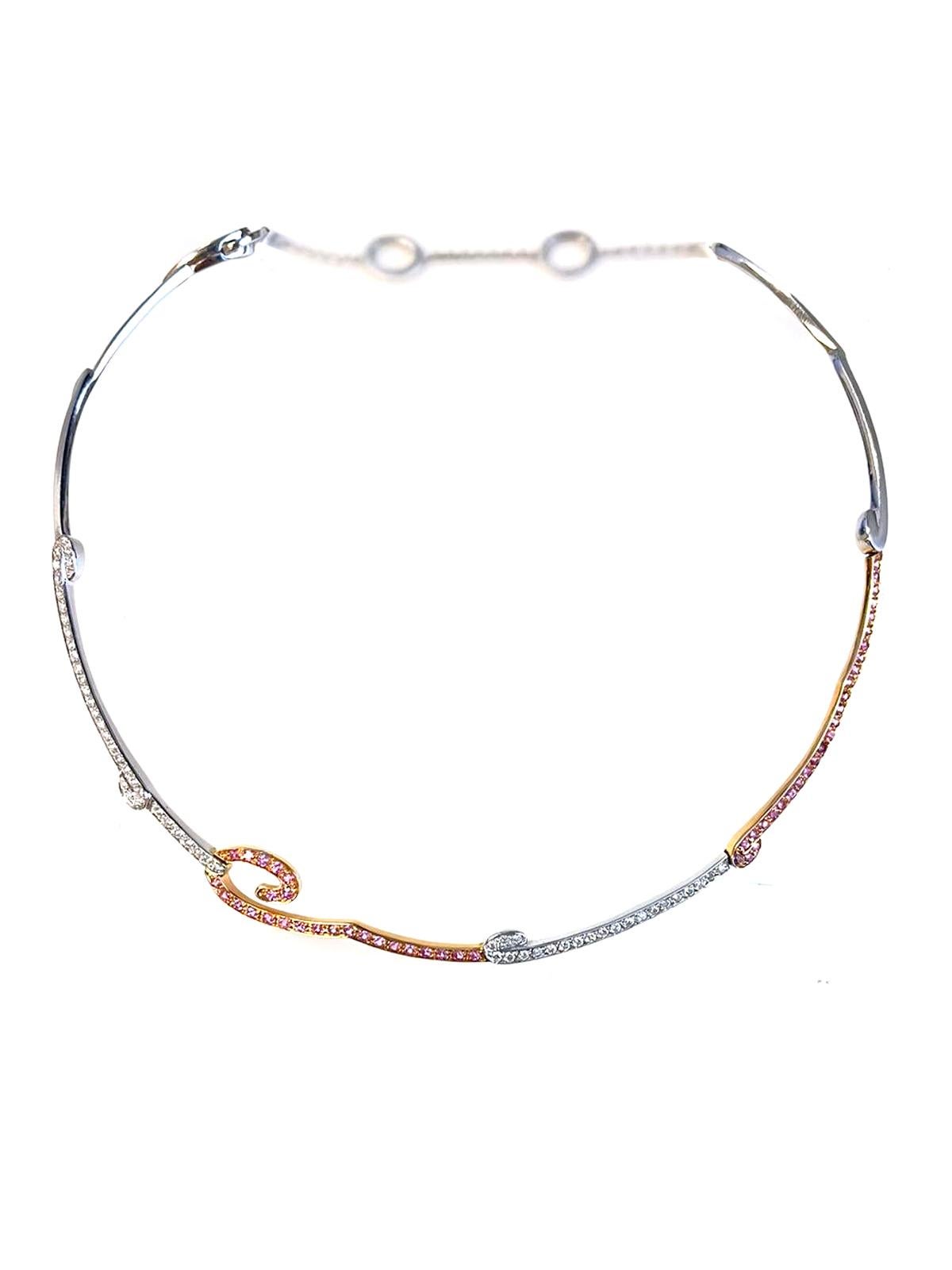 Diese 2,15-Karat-Halskette ist ein einzigartiges Stück im Italyn-Stil aus 18 Karat Roségold und Weißgold mit natürlichen runden Diamanten und rosa Saphiren. Diese ungewöhnliche Halskette wurde von Italyn Design entworfen, kreiert und liebevoll