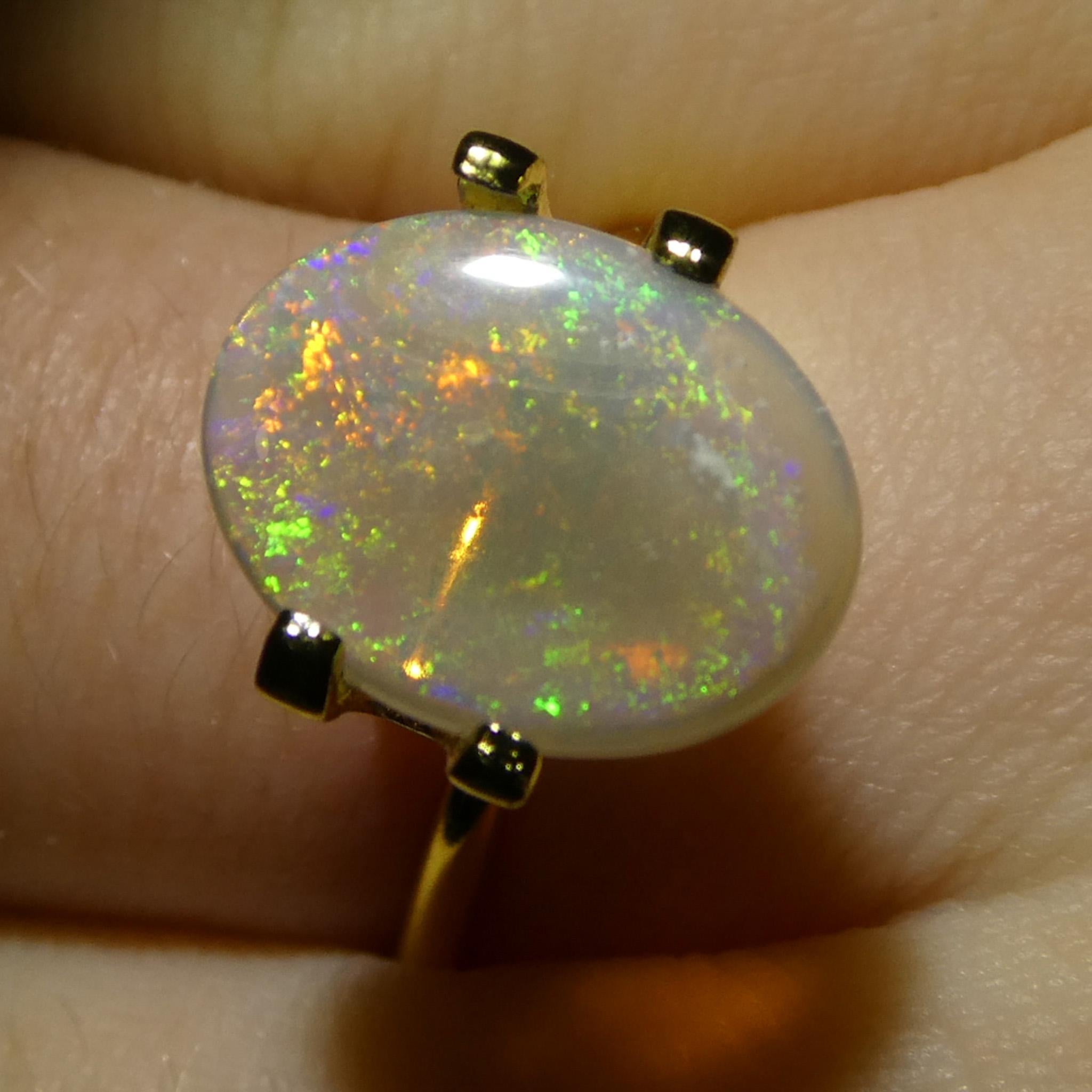 2.15 Karat ovaler weißer Opal mit Cabochonschliff aus Australien im Zustand „Neu“ im Angebot in Toronto, Ontario