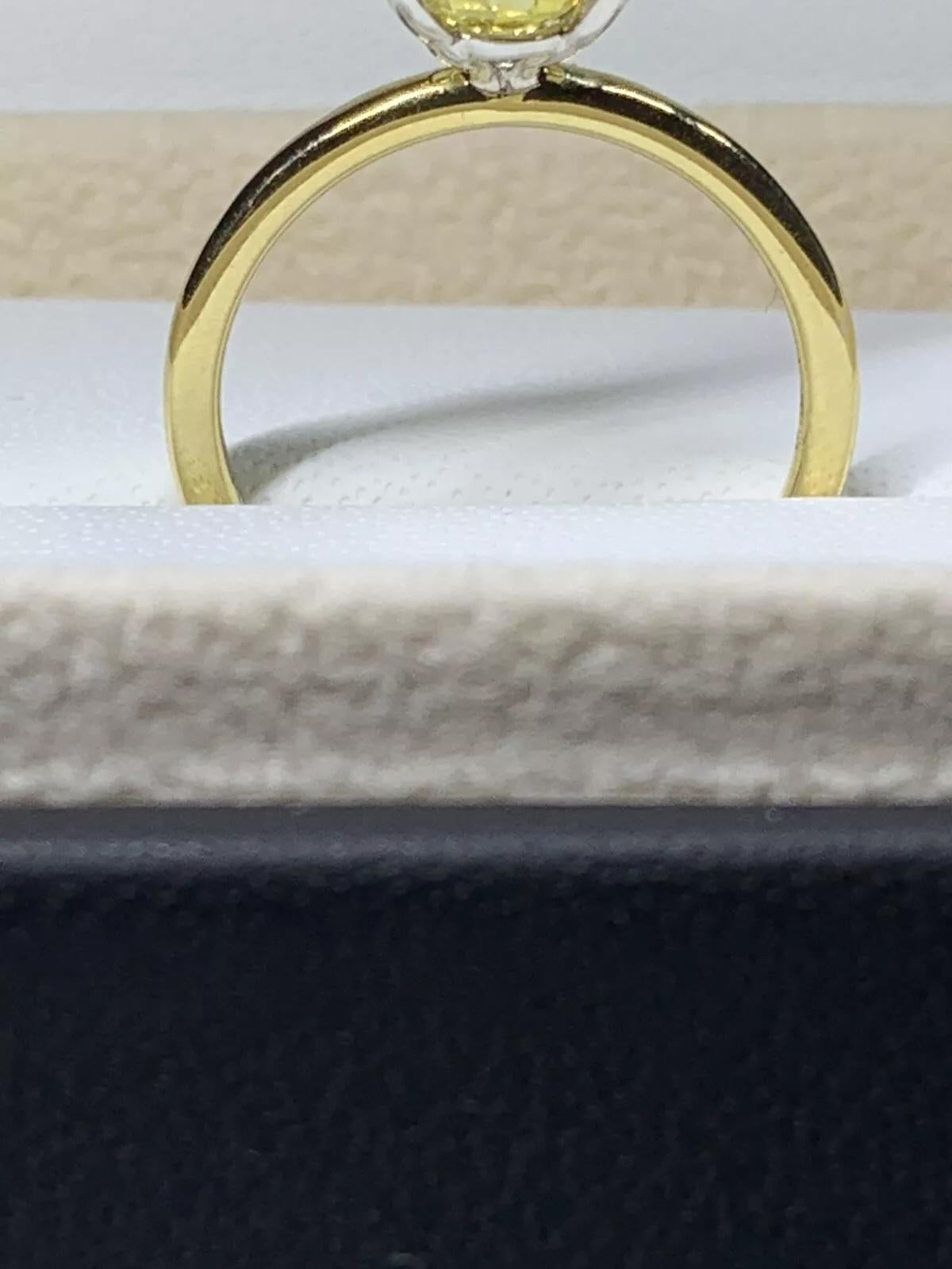 2.15ct Yellow sapphire engagement ring in 18ct yellow gold. In New Condition For Sale In London, GB