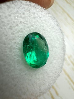 2.16 Carat 10x8 Vivid Muzo Green Colombian Emerald - Oval Cut May Birthstone (pierre de naissance de mai)