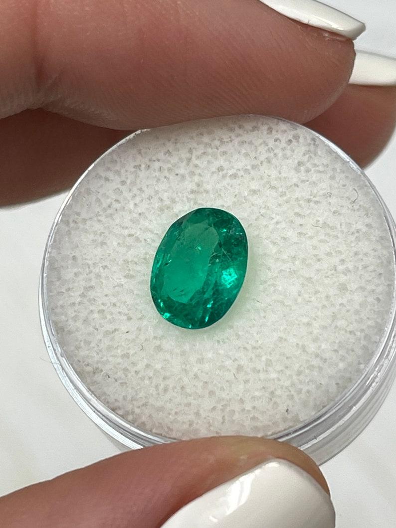 2.16 Carat 10x8 Vivid Muzo Green Colombian Emerald - Oval Cut May Birthstone (pierre de naissance de mai) Neuf - En vente à Jupiter, FL