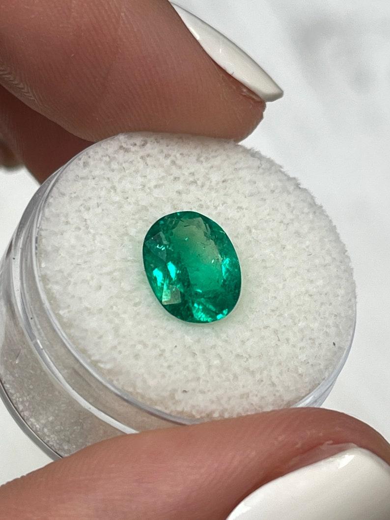 2.16 Carat 10x8 Vivid Muzo Green Colombian Emerald - Oval Cut May Birthstone (pierre de naissance de mai) Unisexe en vente