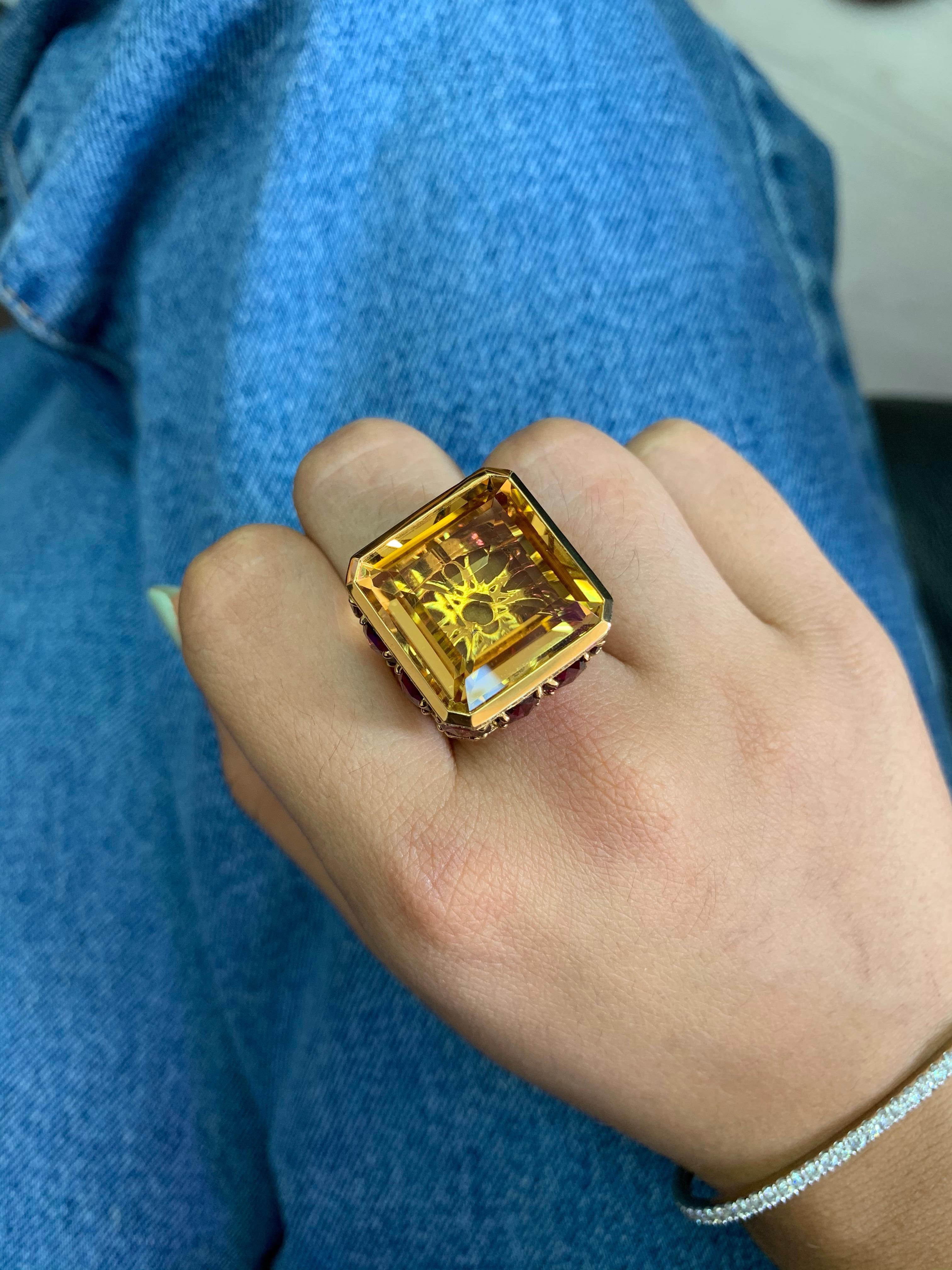 Contemporary 21.6 Carat Honey Quartz and Diamond Cocktail Ring in 18 Karat Yellow Gold For Sale