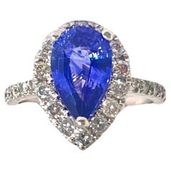 Bague en or blanc 14 carats avec saphir bleu-violet en forme de poire de 2,16 carats et diamant