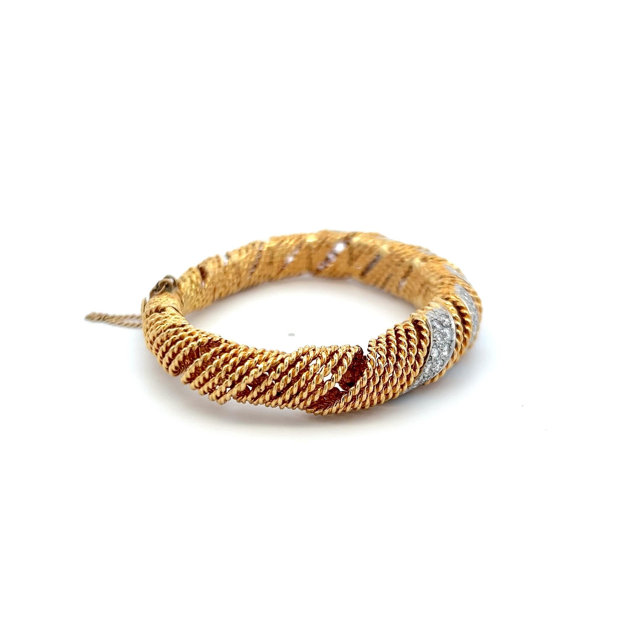 Titolo:
Bracciale in oro giallo 18 carati con 2,16 carati di diamante rotondo brillante G VS
Stile:
Bracciale
Metallo:
oro giallo 18 carati
Gemma 1:
Diamante da 2,16 carati
Numero di pietre:
72
Colore:
G
Chiarezza:
VS
Forma:
Brillante