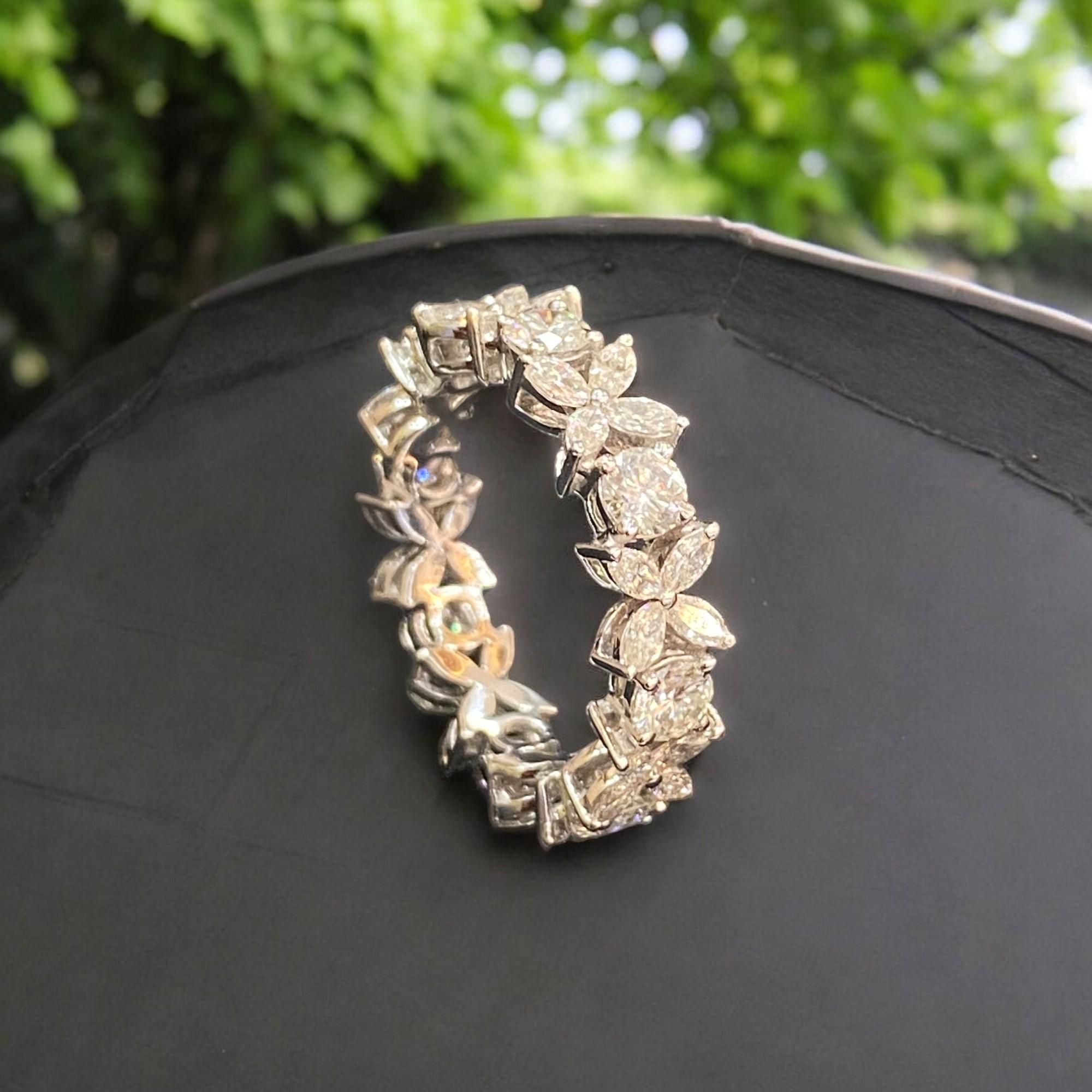Cette bague incarne le glamour sous sa forme la plus heureuse. Offrez-vous cette magnifique bague à diamant marquise de 2,16 carats de taille ronde et brillante F/VS1 en or 14k, conçue pour vous faire sourire et rayonner à l'infini !

Spécifications
