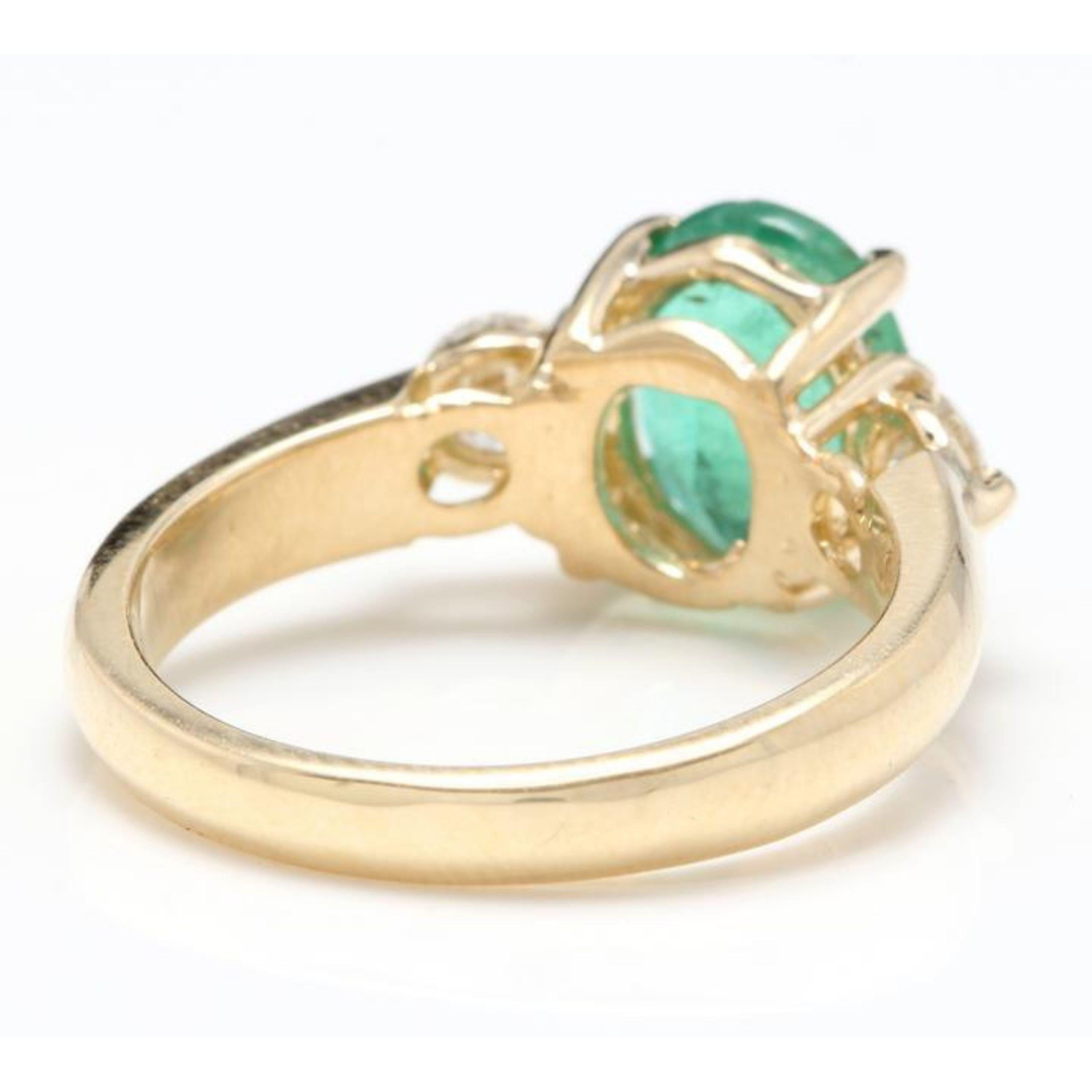2.16 Carat Natural Emerald and Diamond 14 Karat Solid Yellow Gold Ring In New Condition For Sale In Los Angeles, CA