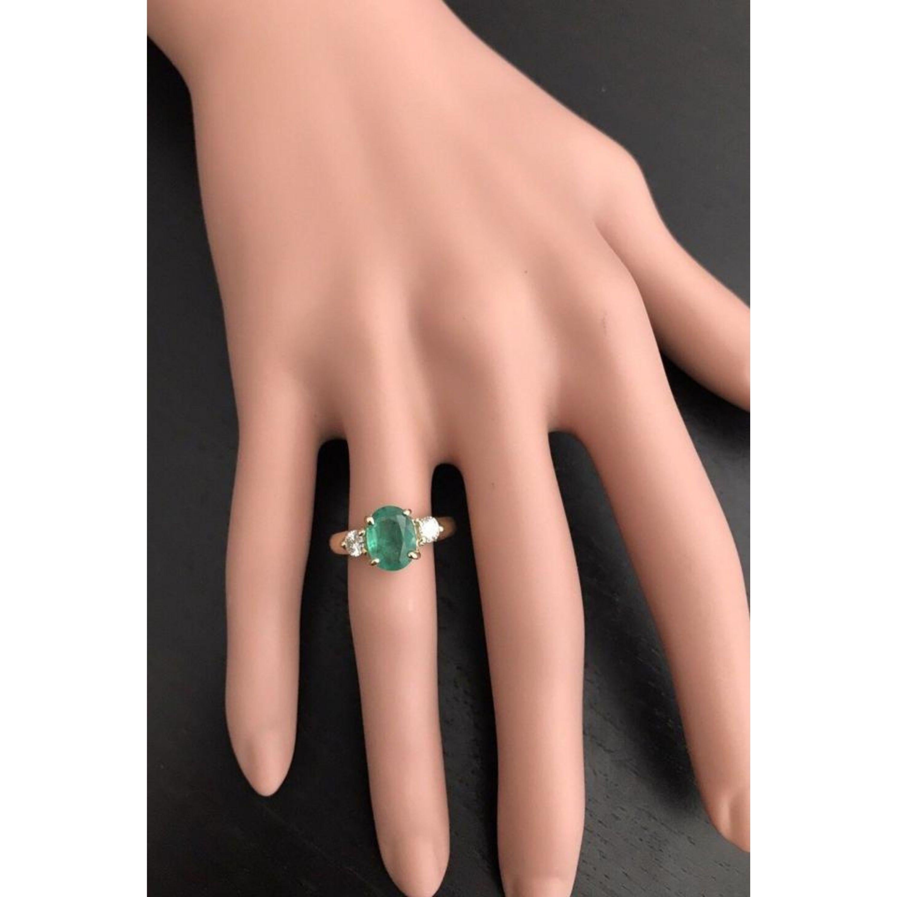 Women's 2.16 Carat Natural Emerald and Diamond 14 Karat Solid Yellow Gold Ring For Sale