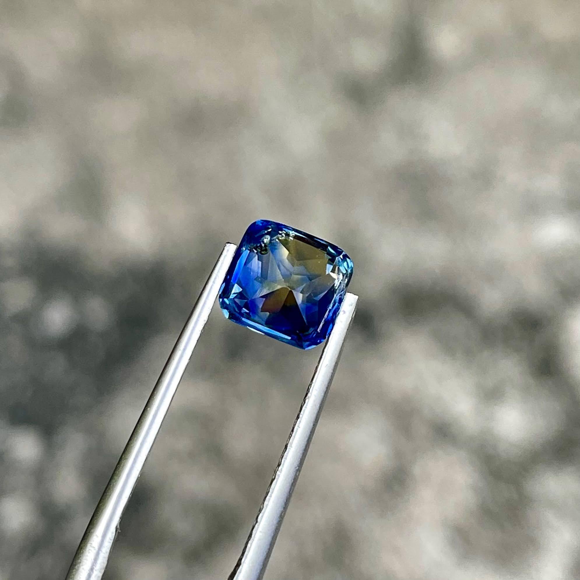 2,16 Karat Parti Saphir Stein Cushion Cut Natürlicher Sri Lanka Edelstein (Moderne)