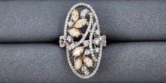 Anillo Amarillo Natural y Diamante de 2,16 ct
