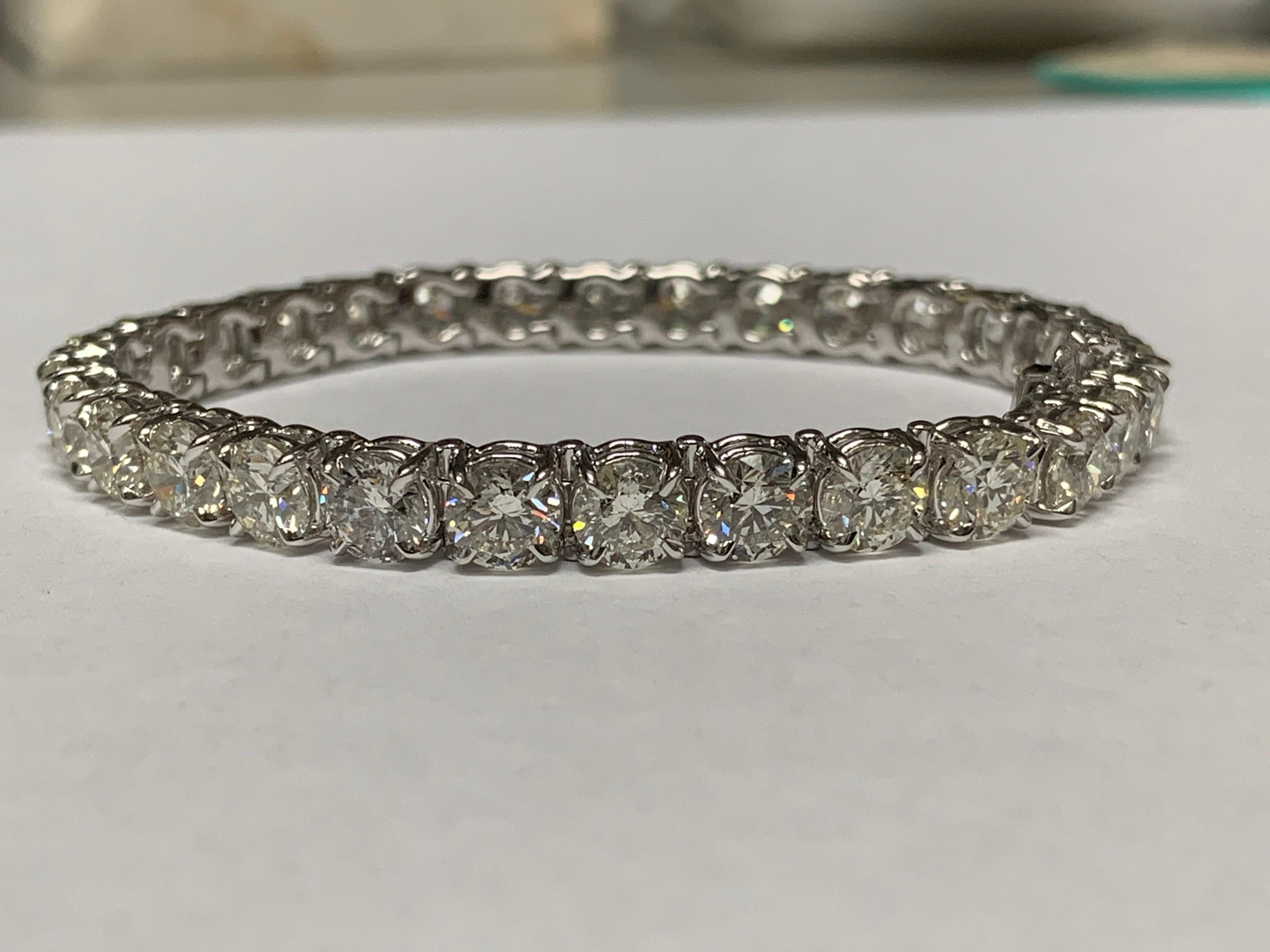 Round Cut 21.60 Carat Total Weight Round Brilliant Diamonds Tennis Bracelet