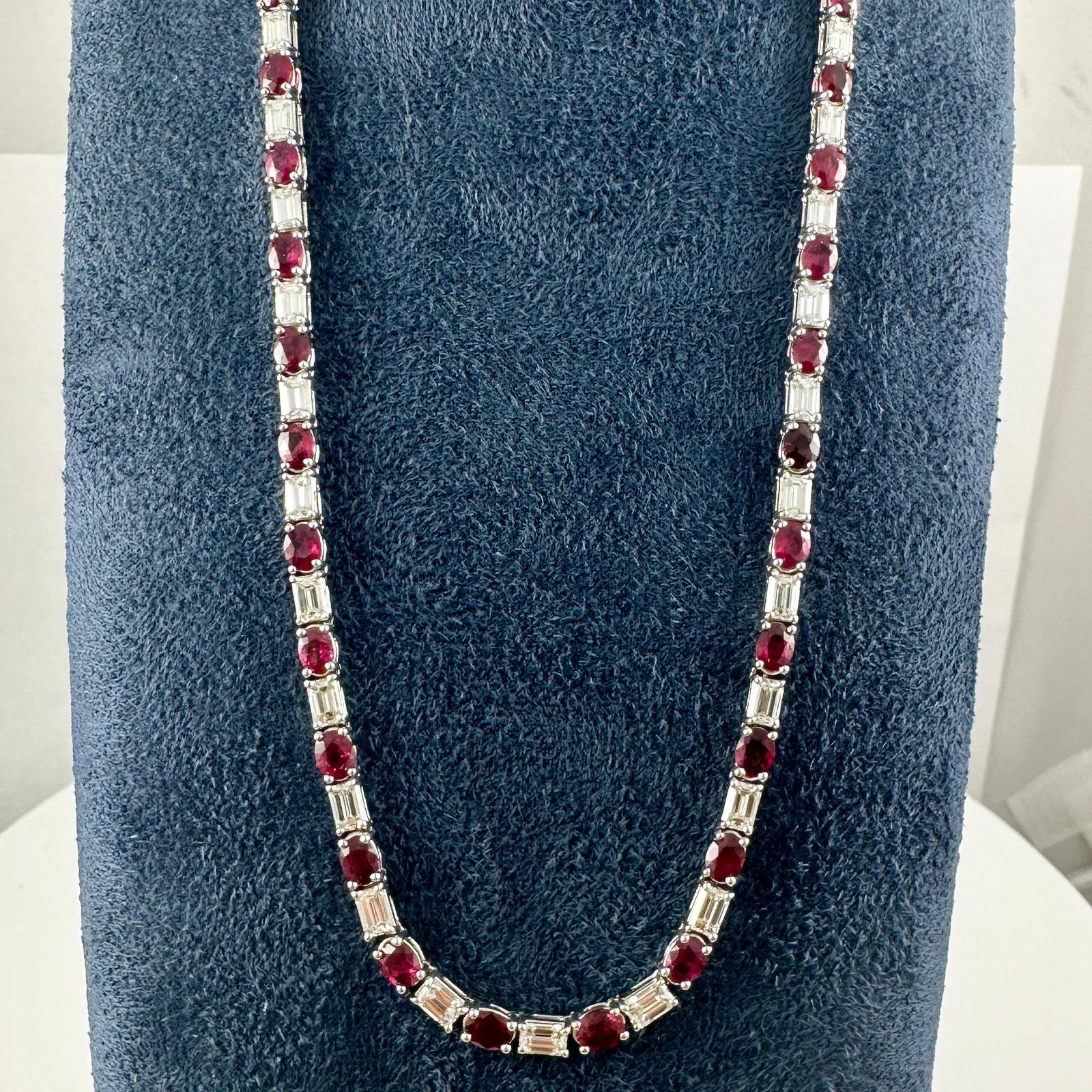 Collier de tennis en or blanc 14K avec rubis ovale de 21,62 carats et diamants taille émeraude en vente 3