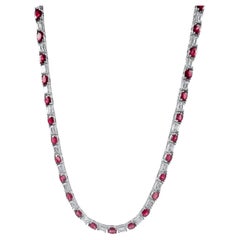 Collier de tennis en or blanc 14K avec rubis ovale de 21,62 carats et diamants taille émeraude