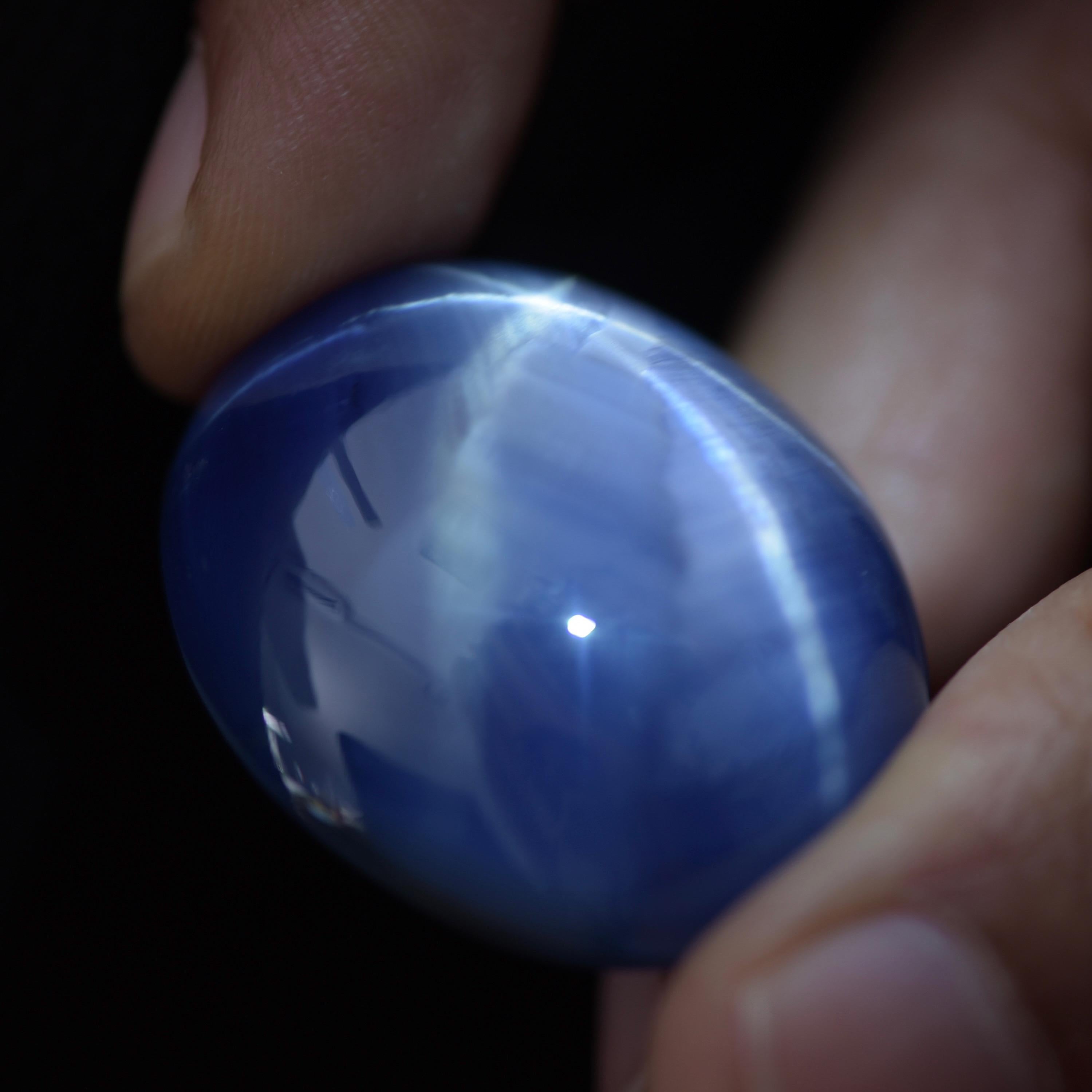 216.34 Karat Natürlicher Sri Lankanischer Blauer Sternsaphir GRS Zertifikat (Cabochon)