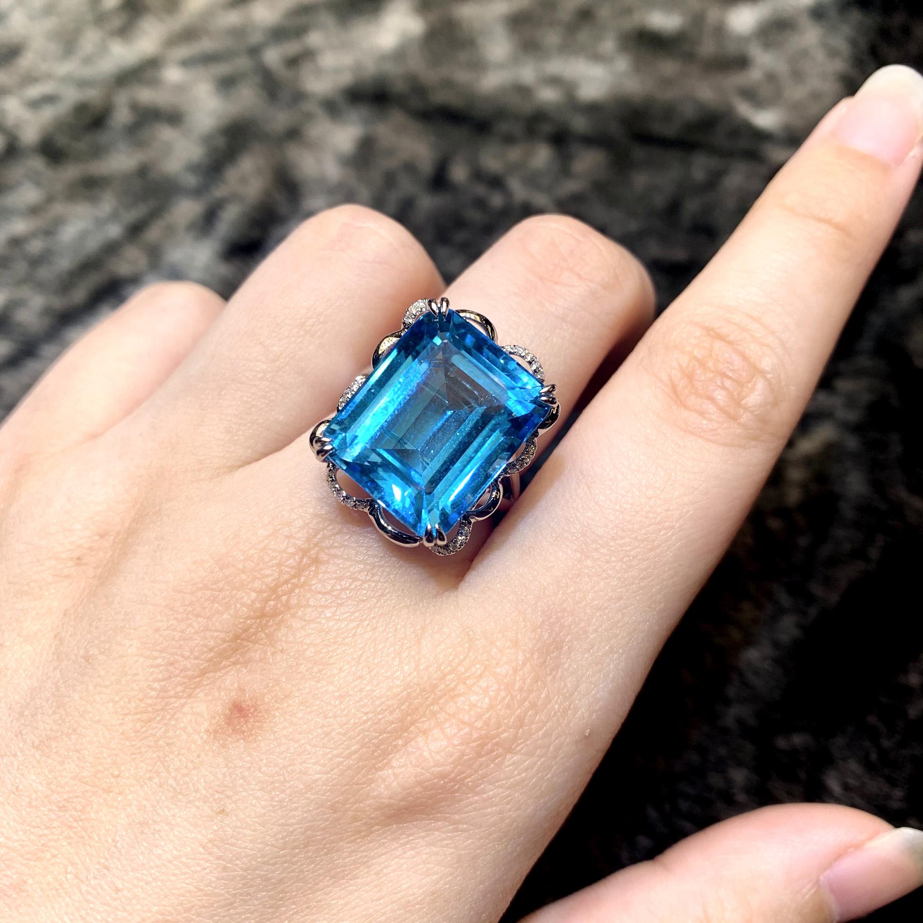 21.64 Carat London Blue Topaz and Diamond Ring In New Condition In Hung Hom, HK
