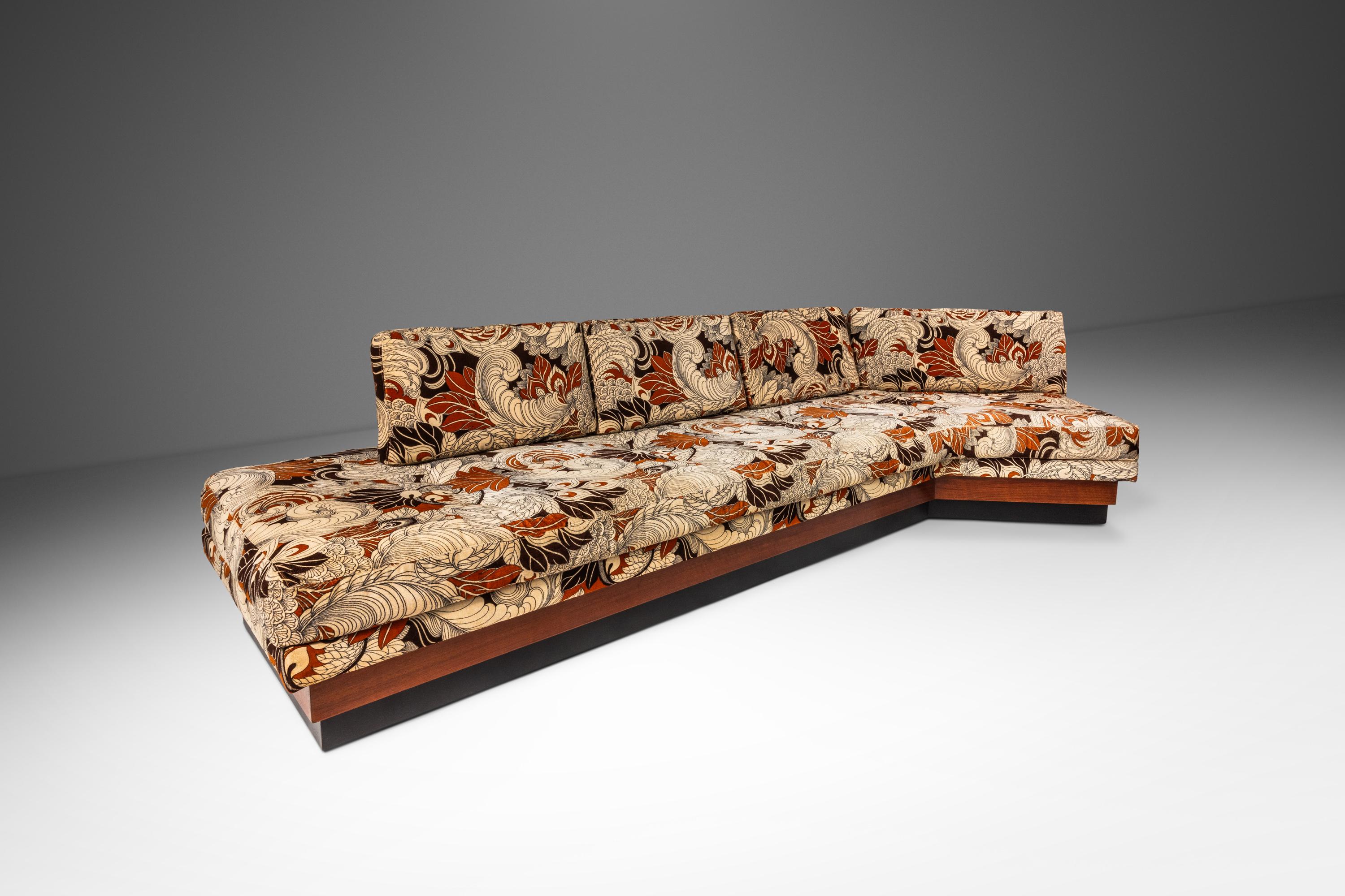 Das von dem unvergleichlichen Adrian Pearsall entworfene ikonische Sofa Platform 