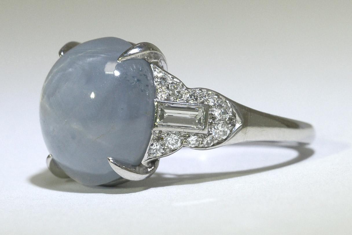 Women's or Men's 21.68 Carat Cabochon Star Sapphire Diamond Platinum Art Deco Dome Cocktail Ring