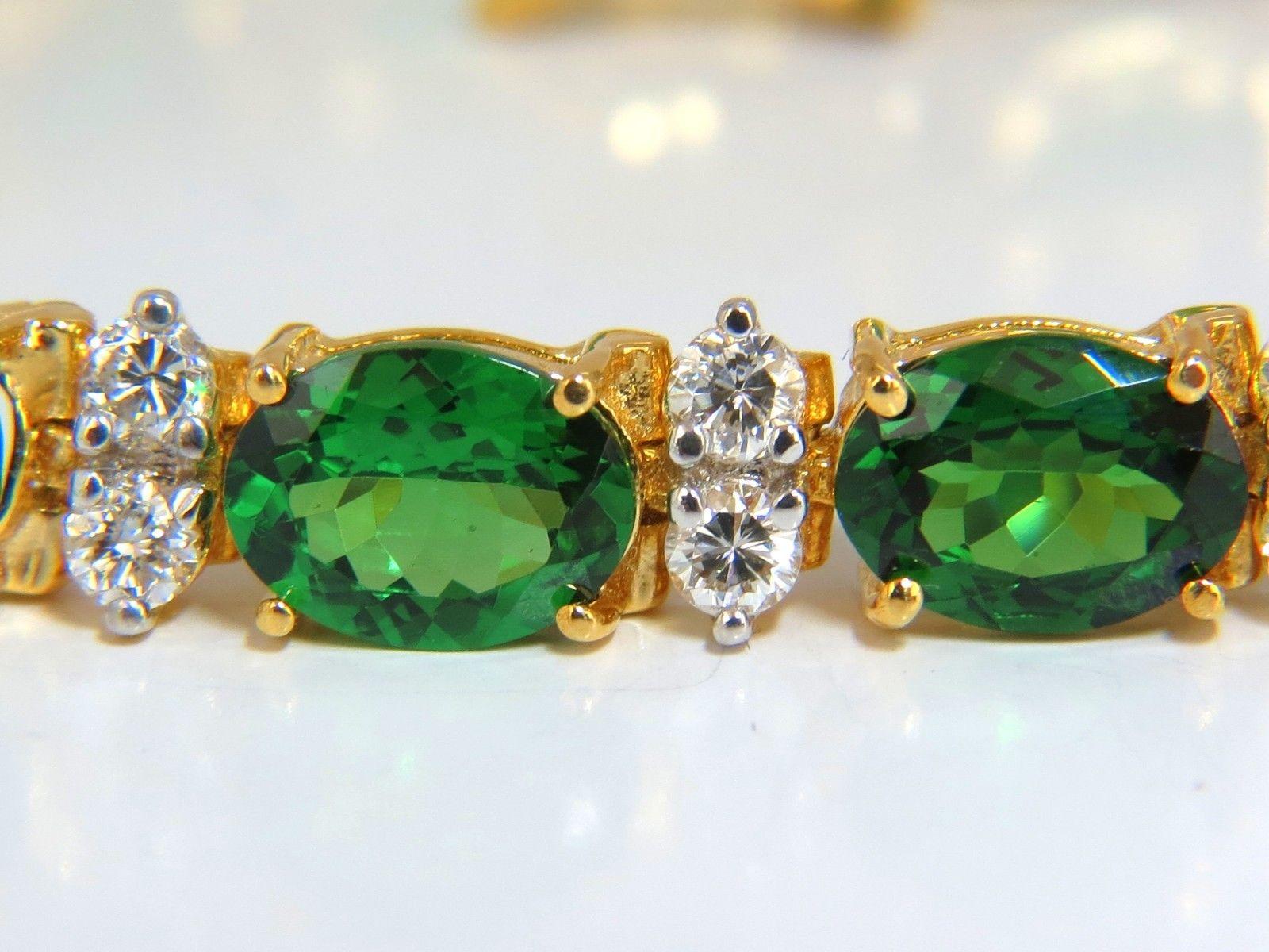 21.68 Carat Natural Vivid Bright Green Tsavorite Diamonds Tennis Bracelet In New Condition For Sale In New York, NY
