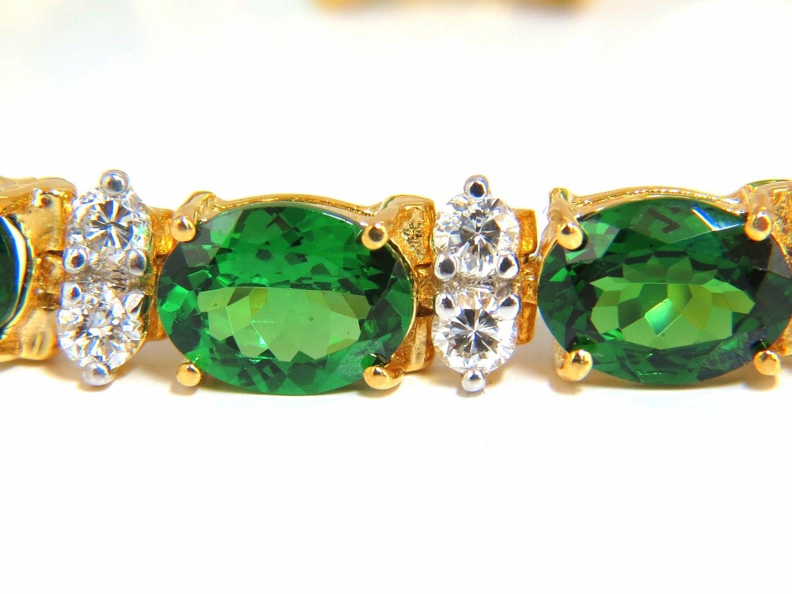 Women's or Men's 21.68 Carat Natural Vivid Bright Green Tsavorite Diamonds Tennis Bracelet For Sale