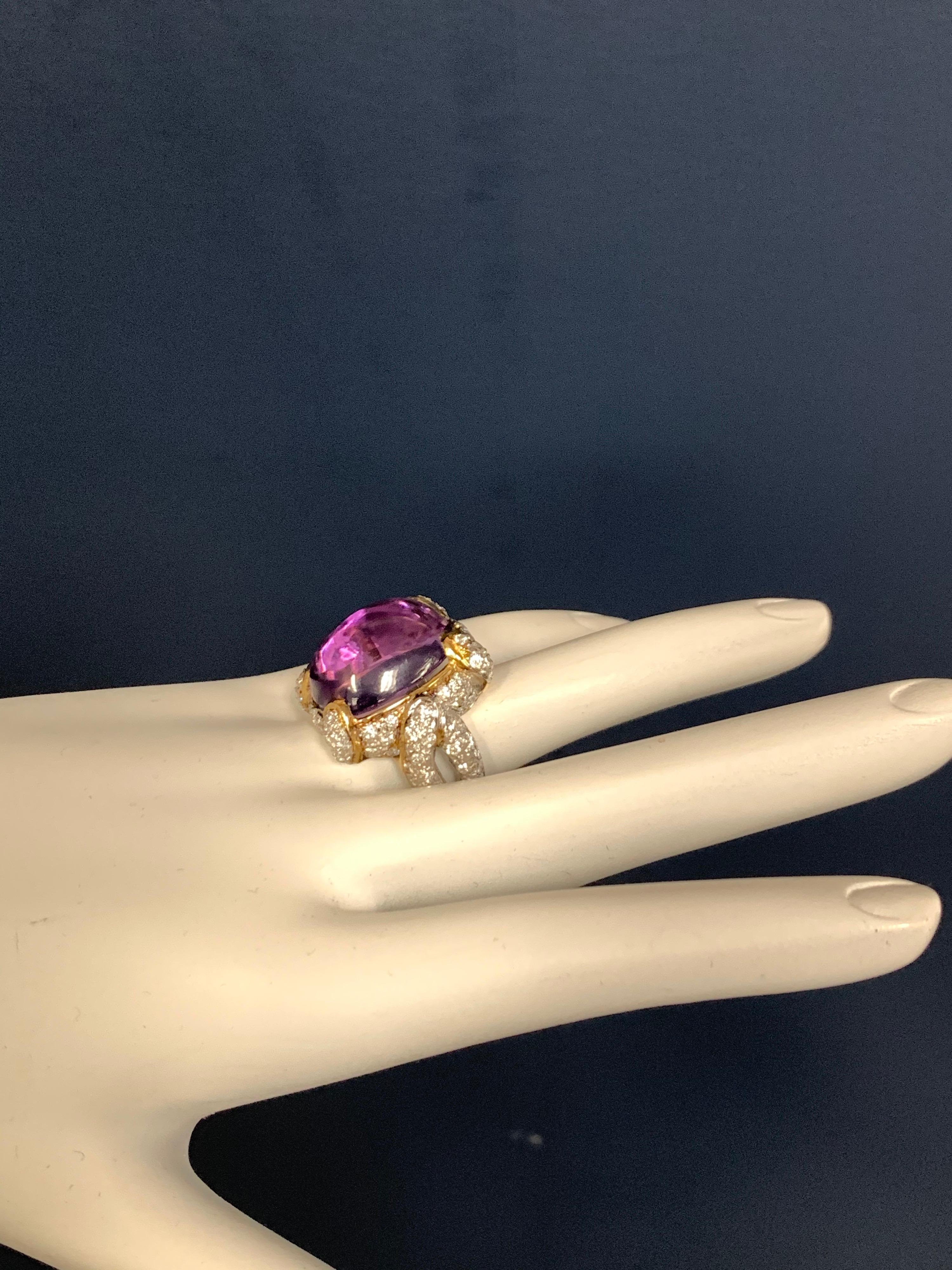 21.68 Carat Retro Gold Cocktail Ring Natural Diamond and Cab Amethyst circa 1960 For Sale 1