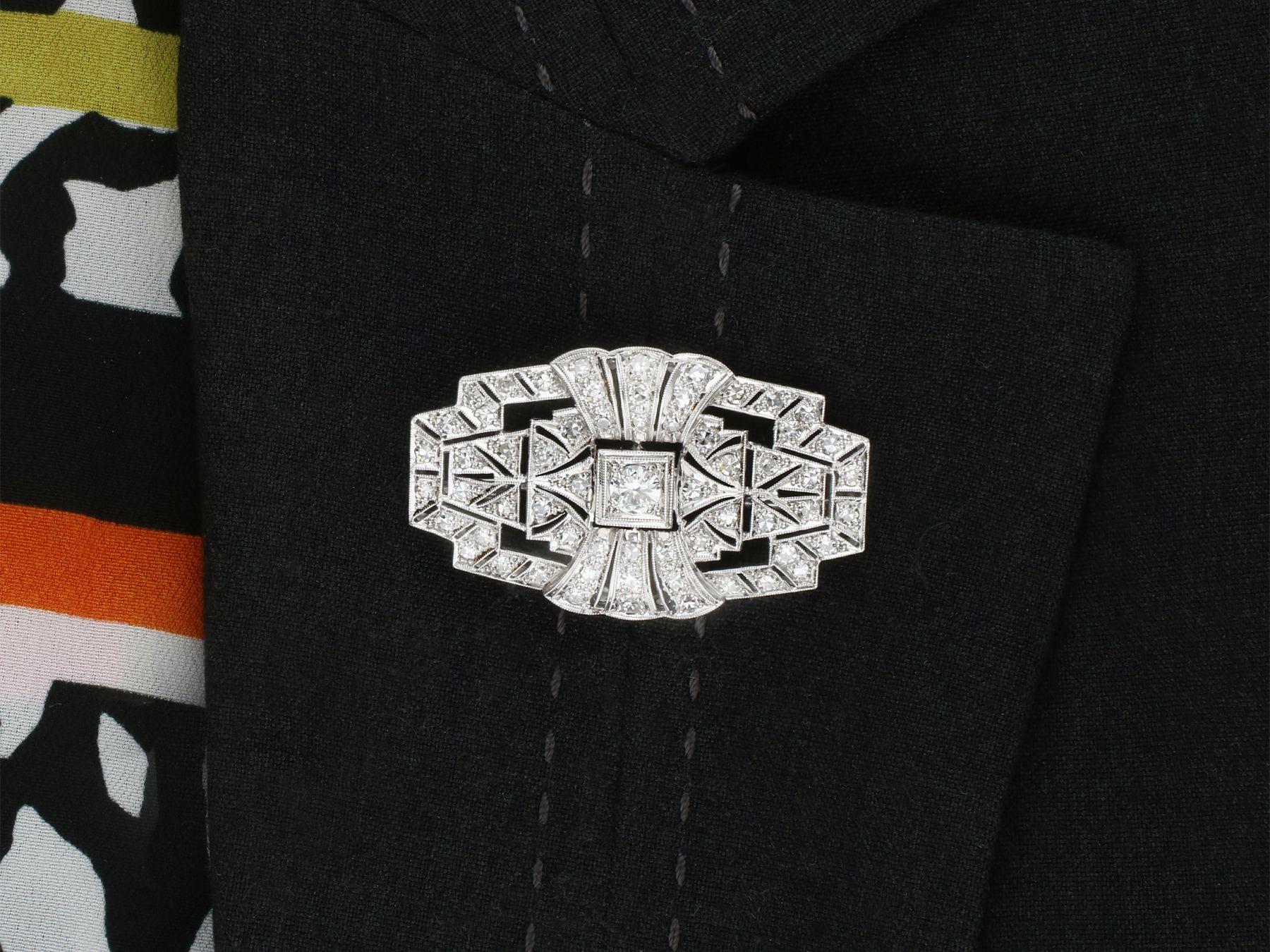 Art Deco Antique 2.16 Carat Diamond and Platinum Brooch For Sale 3
