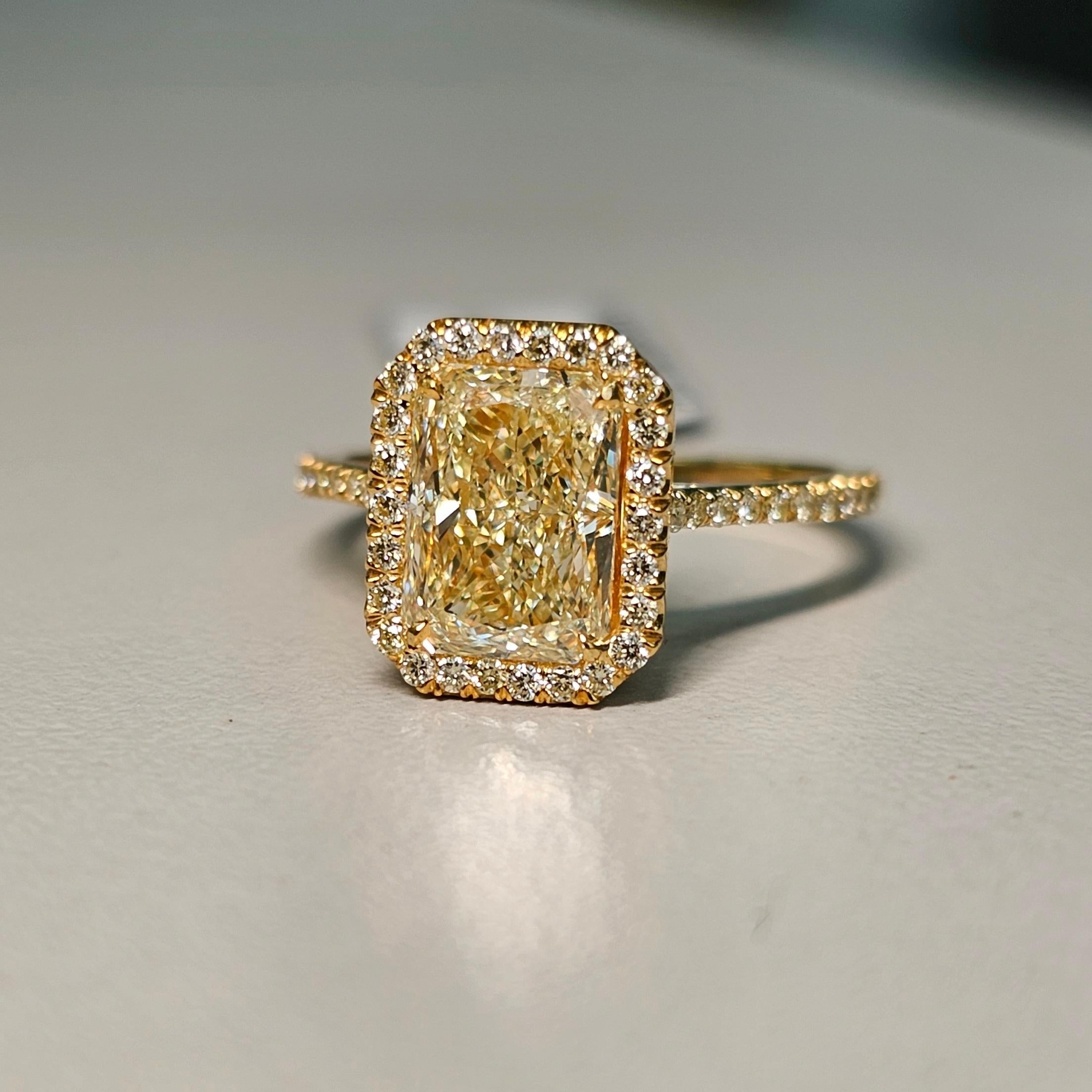 Women's 2 Carat GIA Light Yellow Elongated Radiant Cut Halo Diamond Ring For Sale