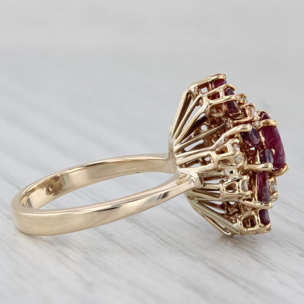 Informations sur les pierres précieuses :
- Diamants naturels -
Total des carats - 0.27ctw
Taille - Brilliante ronde
Couleur - G - H
Clarté - SI2 - I1
Veuillez noter qu'il y a des inclusions en surface.

- Rubis naturels -
Total des carats -