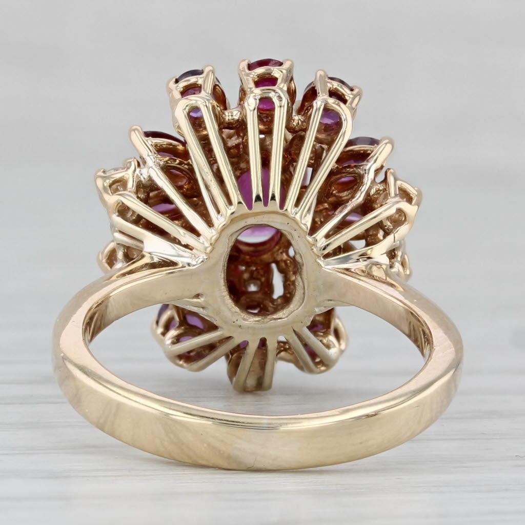 Taille ronde Bague cocktail en or jaune 14 carats avec diamants et rubis de 2,16 carats, taille 5,75 en vente
