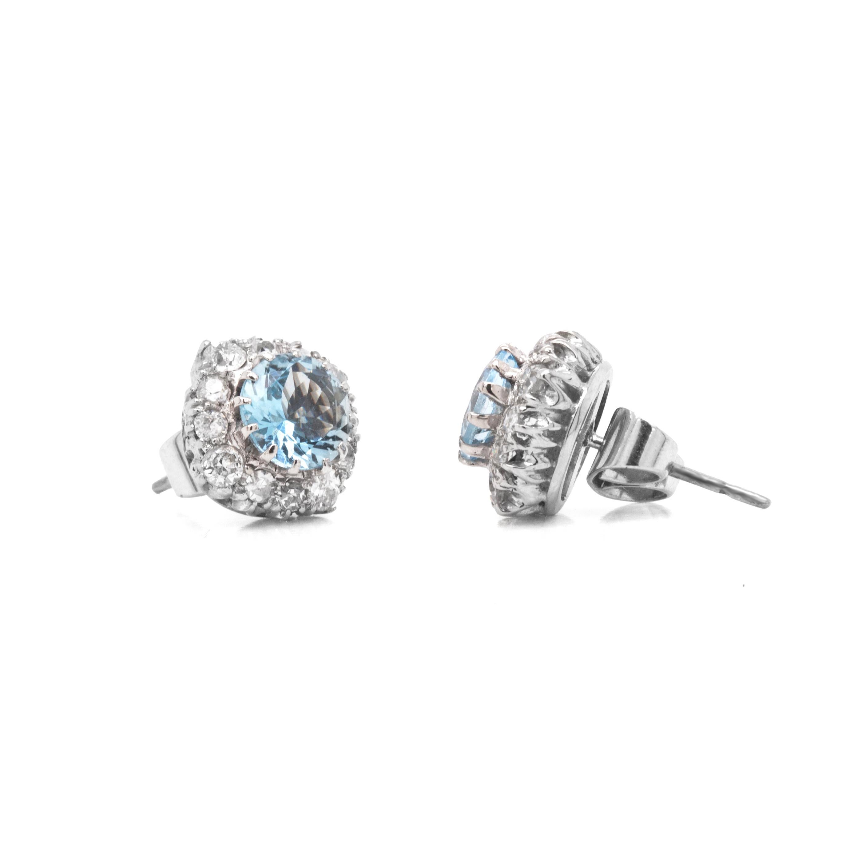 2.17 Carat Aquamarine and Diamond Cluster Stud Earrings in Palladium In Excellent Condition For Sale In London, GB