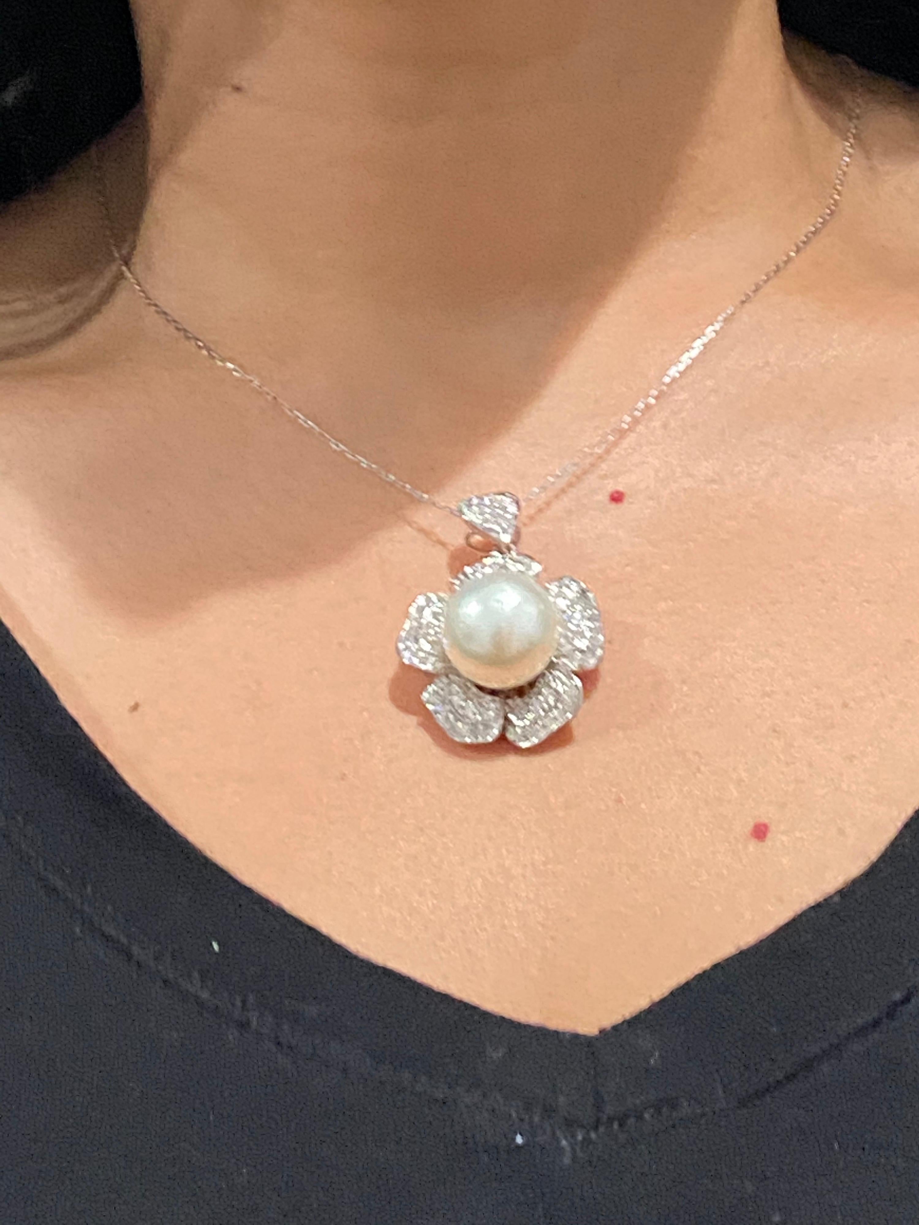 Contemporary 2.17 Carat Diamond and South Sea Pearl 18 Karat White Gold Pendant For Sale
