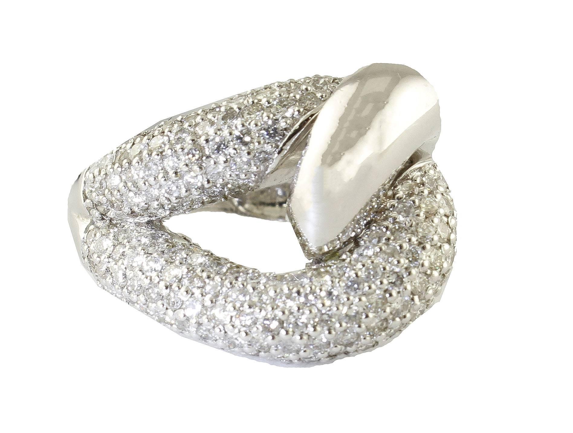 Brilliant Cut 2.17 Carat Diamonds, 18 kt White Gold Ring For Sale