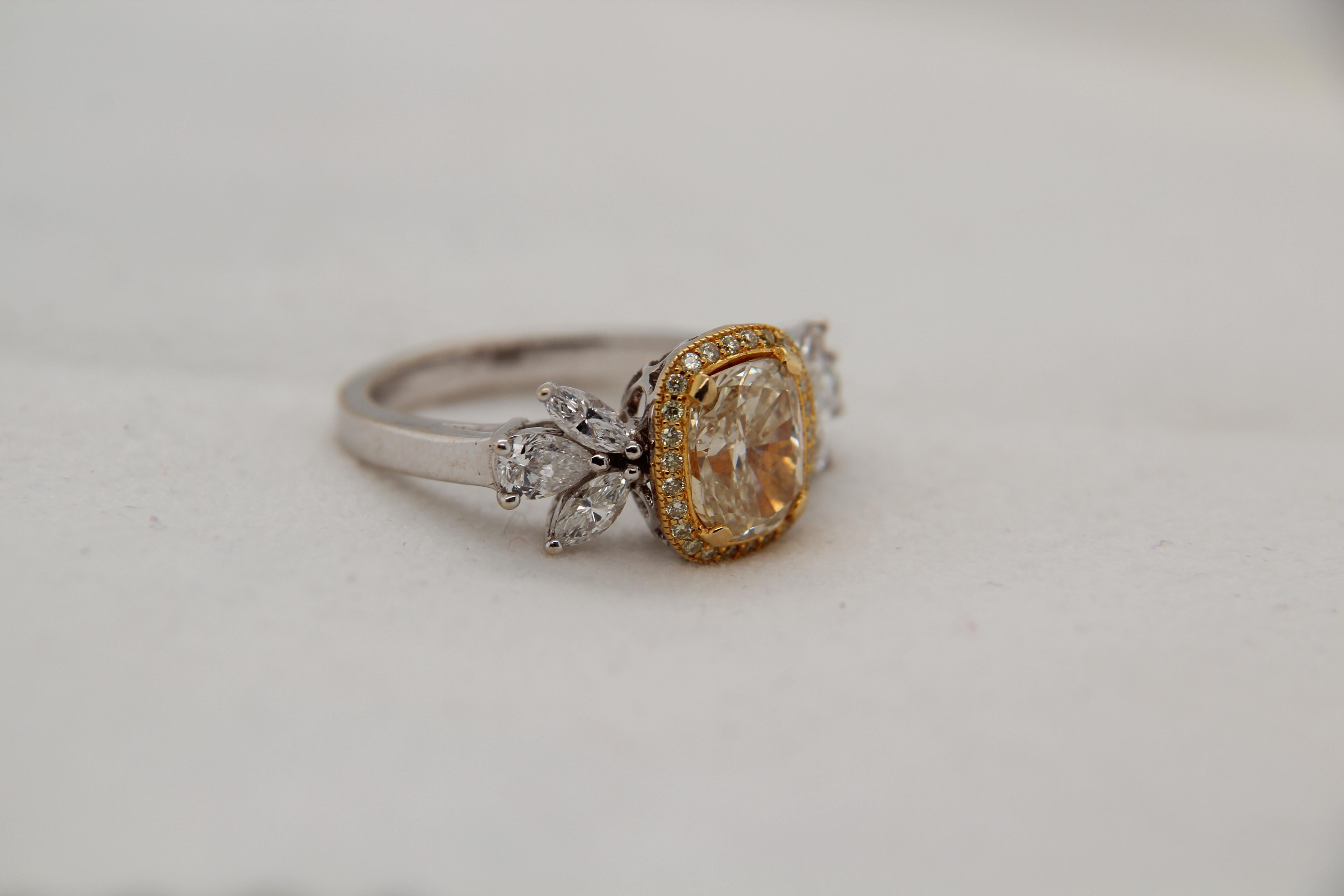 2.17 Carat Fancy Yellow Diamond Ring in 18 Karat Gold In New Condition In Bangkok, TH