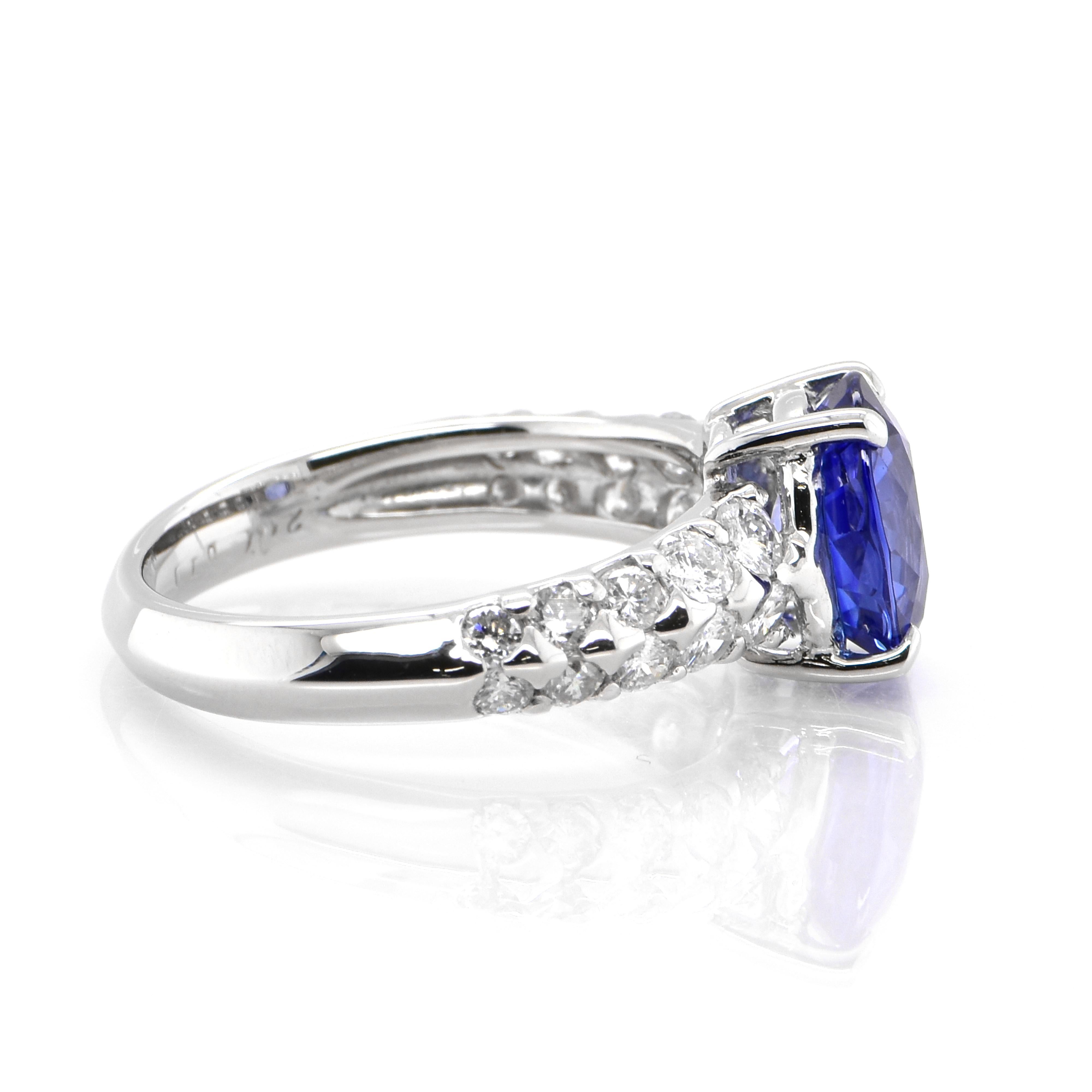 2.17 Carat Natural 'Cornflower Blue' Sapphire and Diamond Made in Platinum In New Condition For Sale In Tokyo, JP