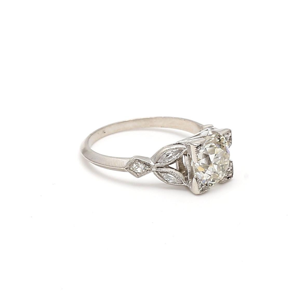 Título:
Anillo de compromiso en platino con diamantes de talla europea antigua K SI2 e I VS2 de 2,17 quilates


Estilo:
Compromiso


Metal:
Platino


Gema 1:
Diamante de 1,9 quilates


Número de piedras:
1


Color:
K


Claridad:
SI2


Forma:
Corte